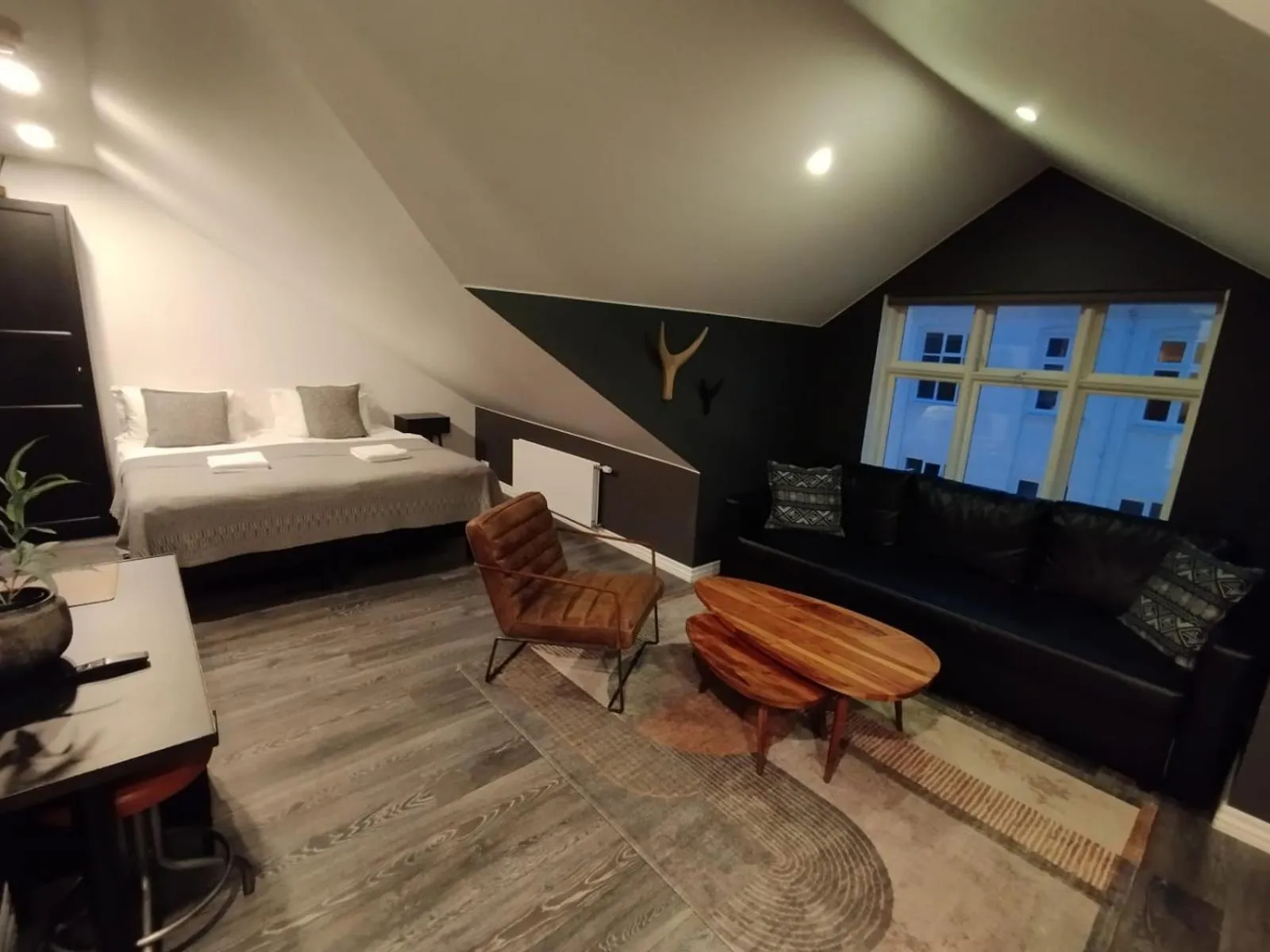 Seating area, Bed in Vintage Apartment Hotel