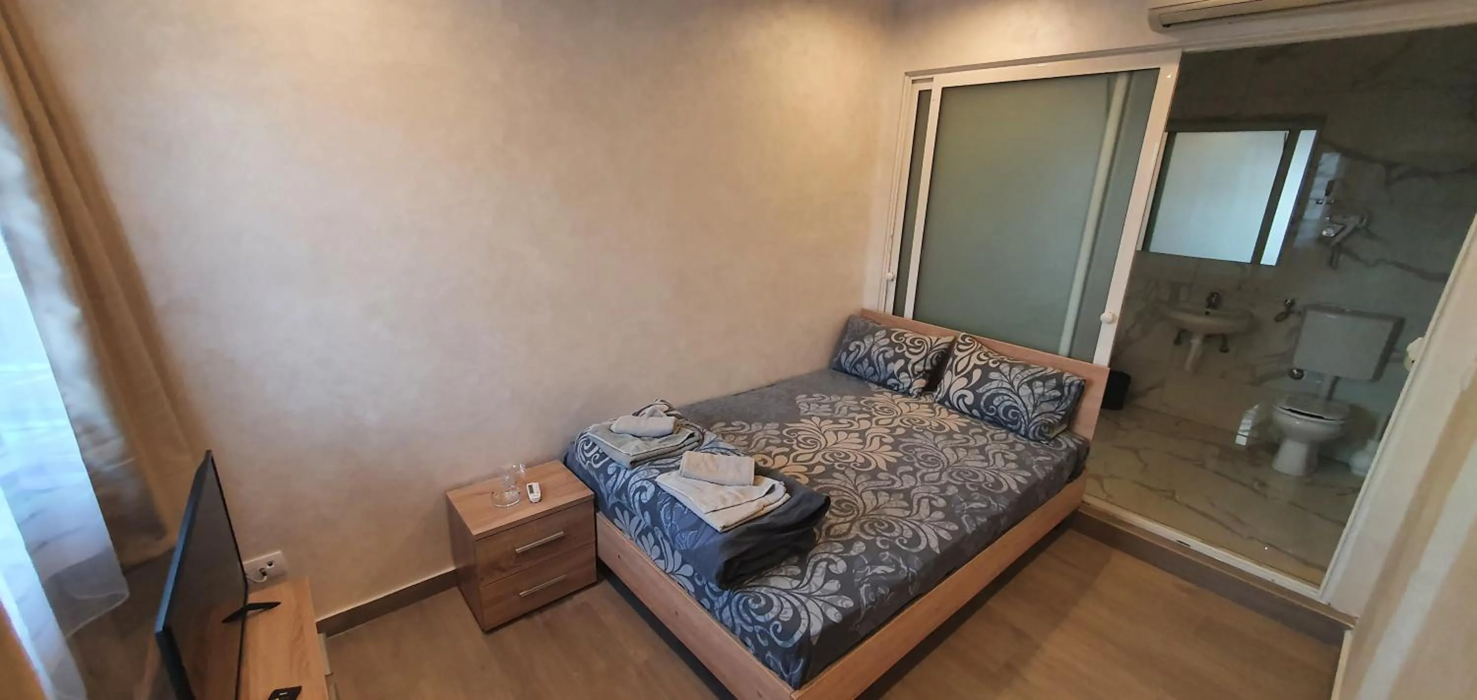 Bed in Rooms Green Set