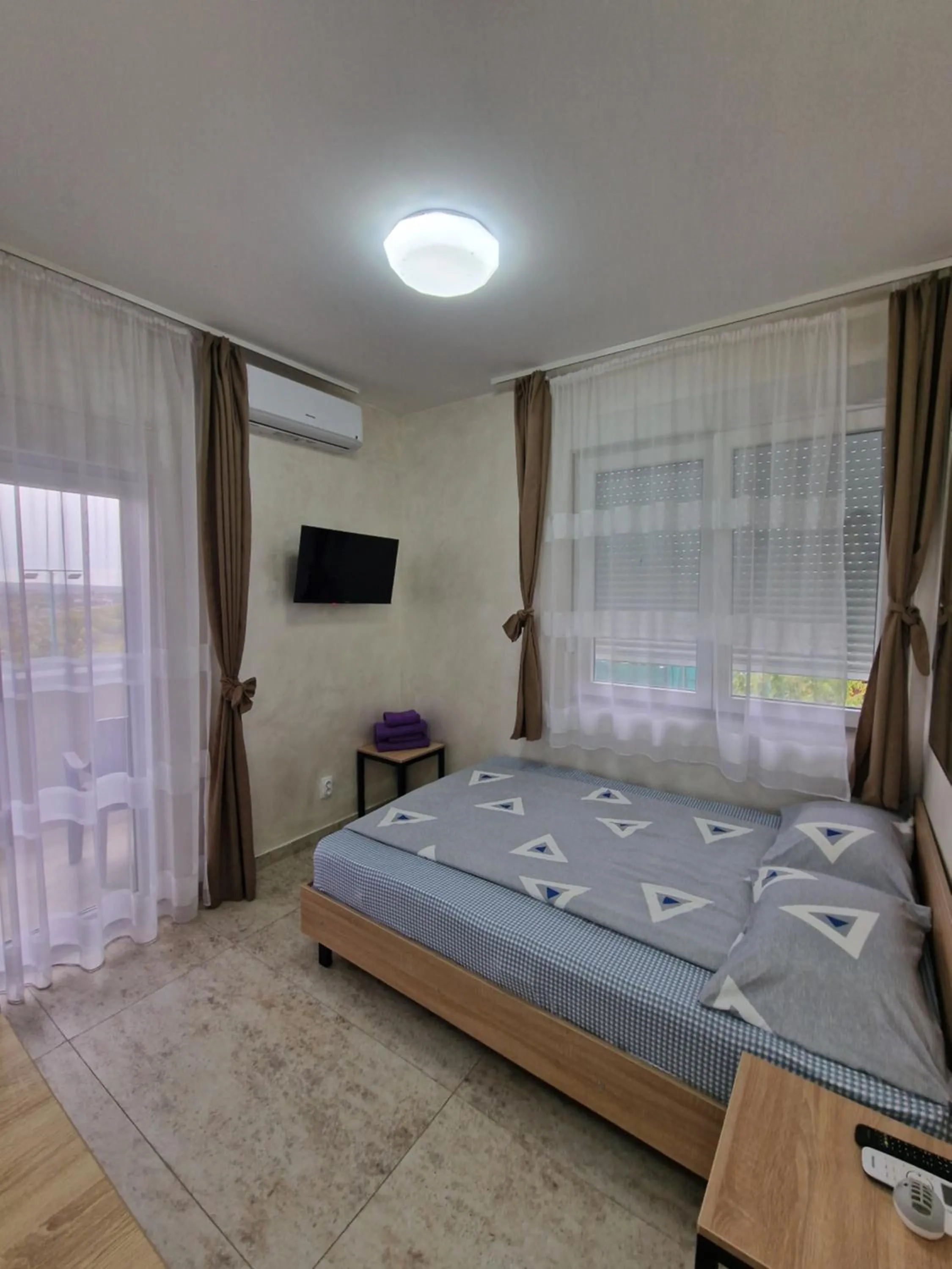 Bed in Rooms Green Set