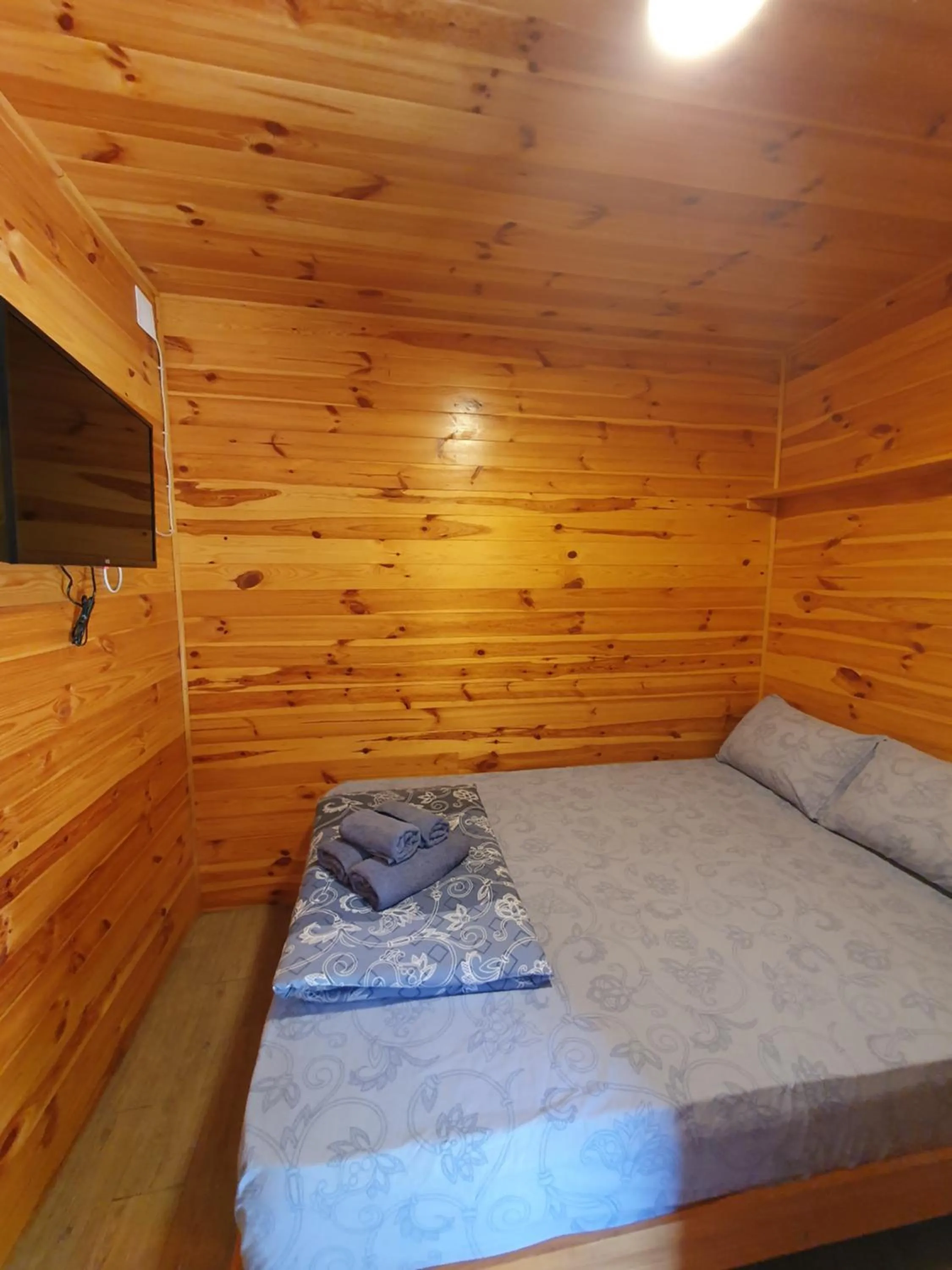 Bed in Rooms Green Set