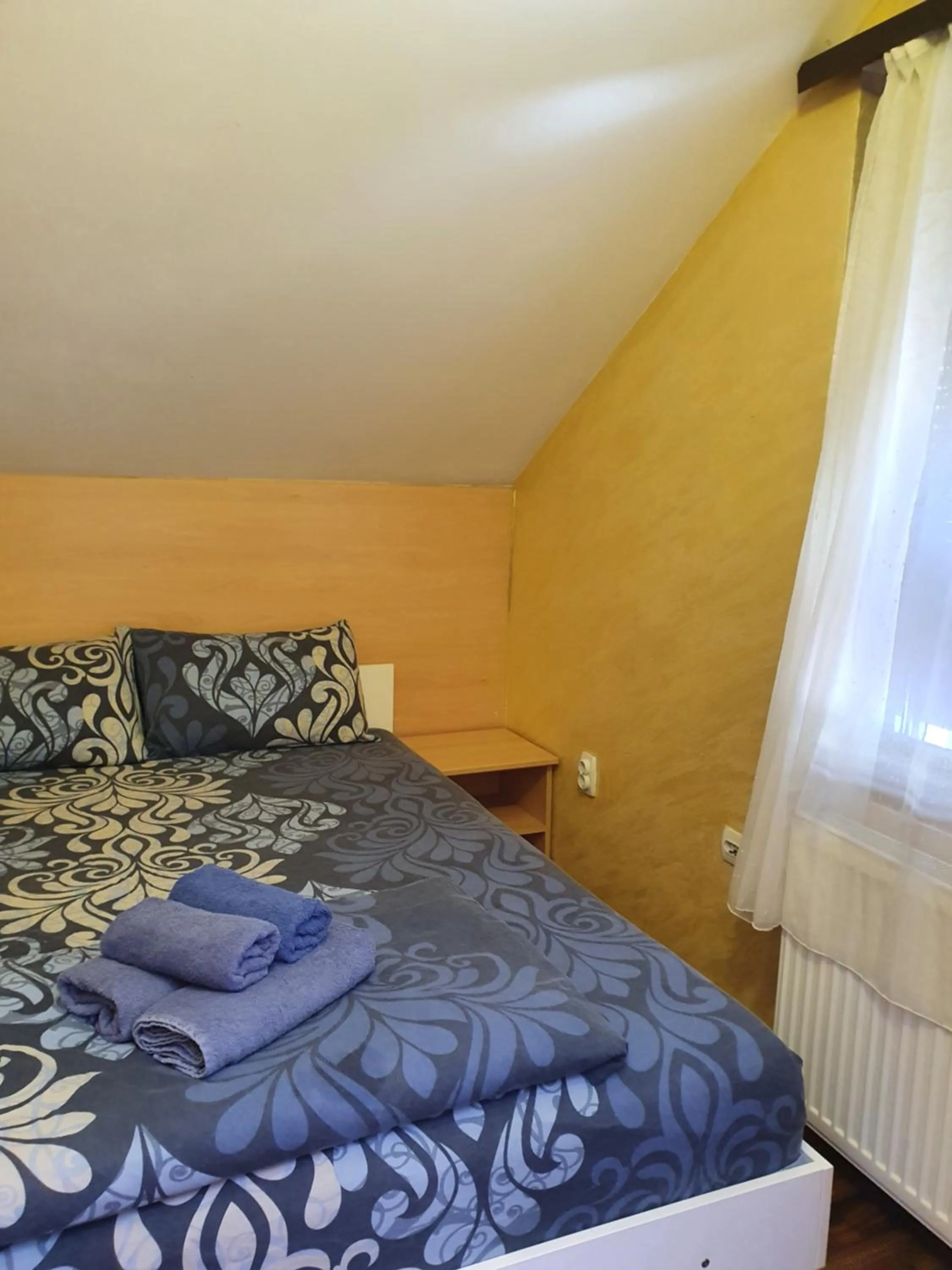 Bed in Rooms Green Set