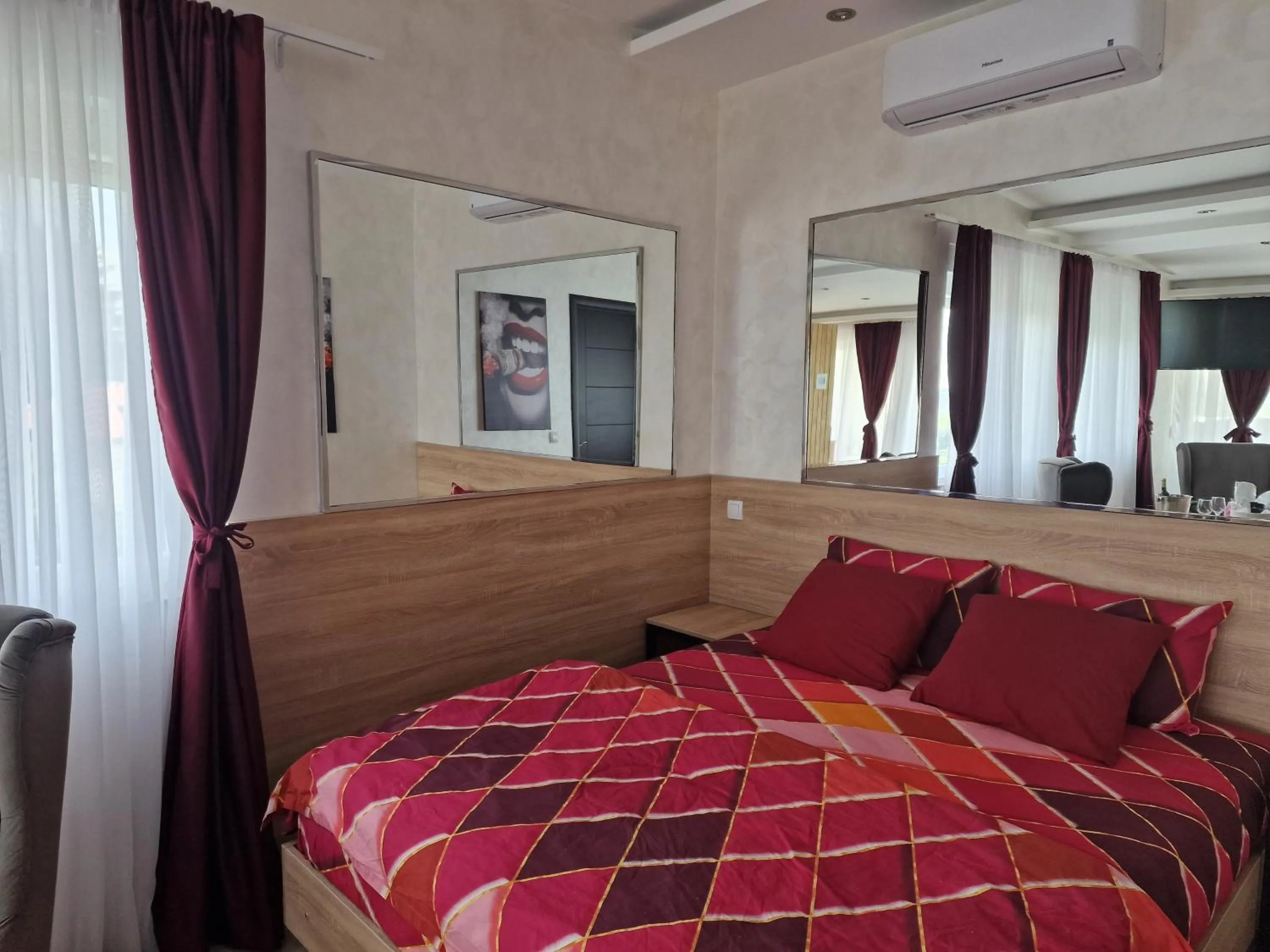 Bed in Rooms Green Set