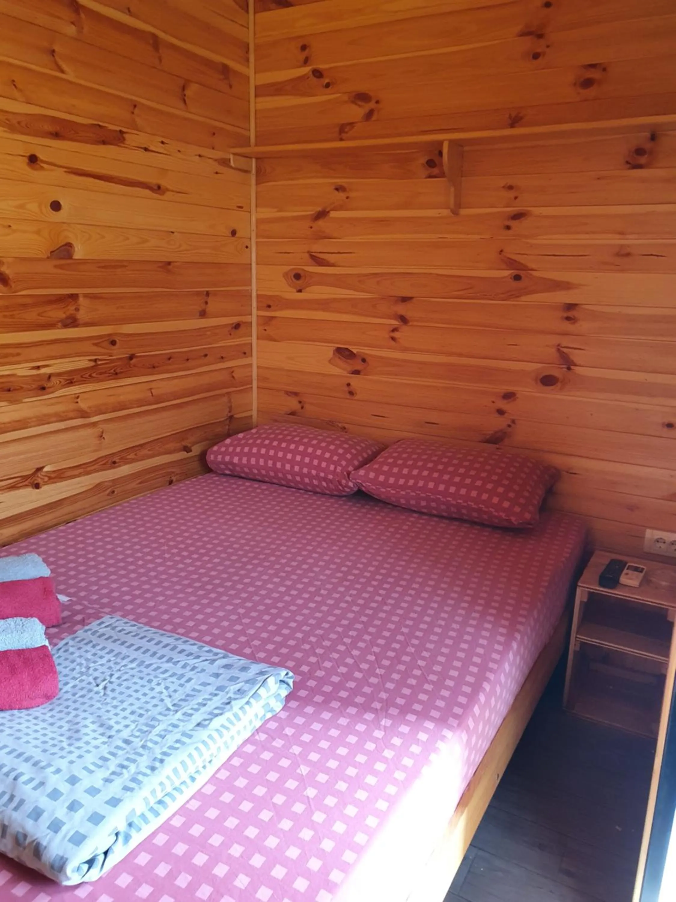 Bed in Rooms Green Set