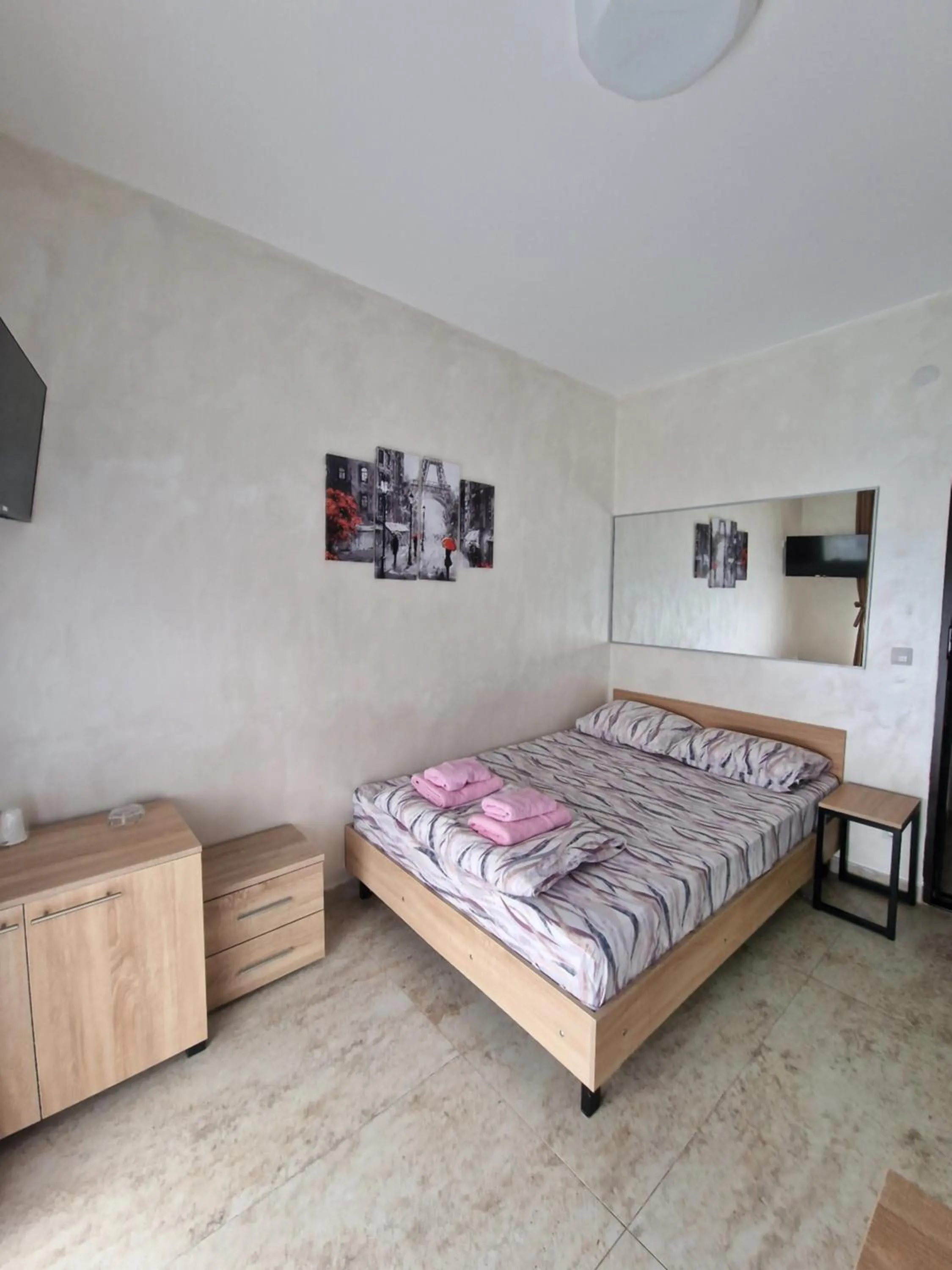 Bed in Rooms Green Set