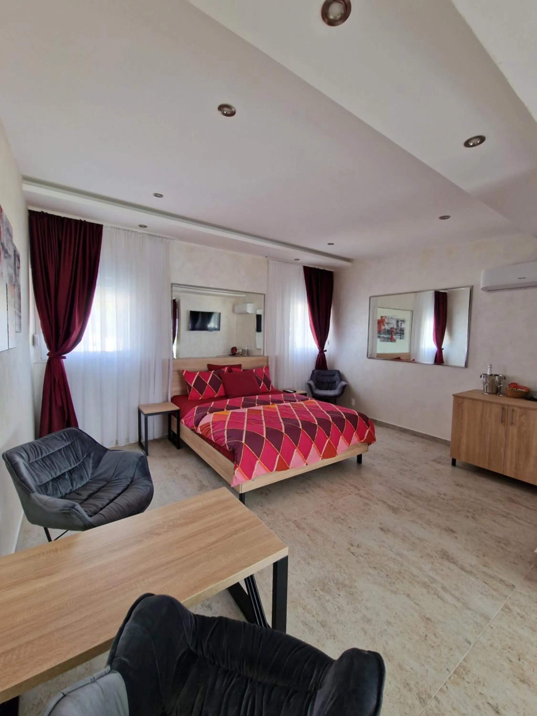 Bed in Rooms Green Set