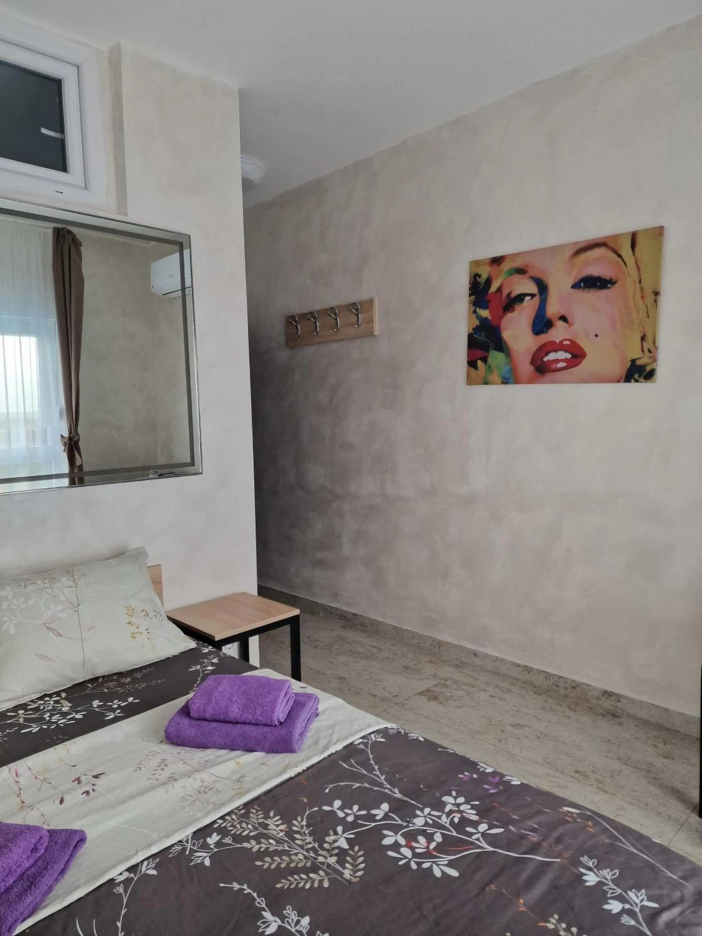 Bed in Rooms Green Set