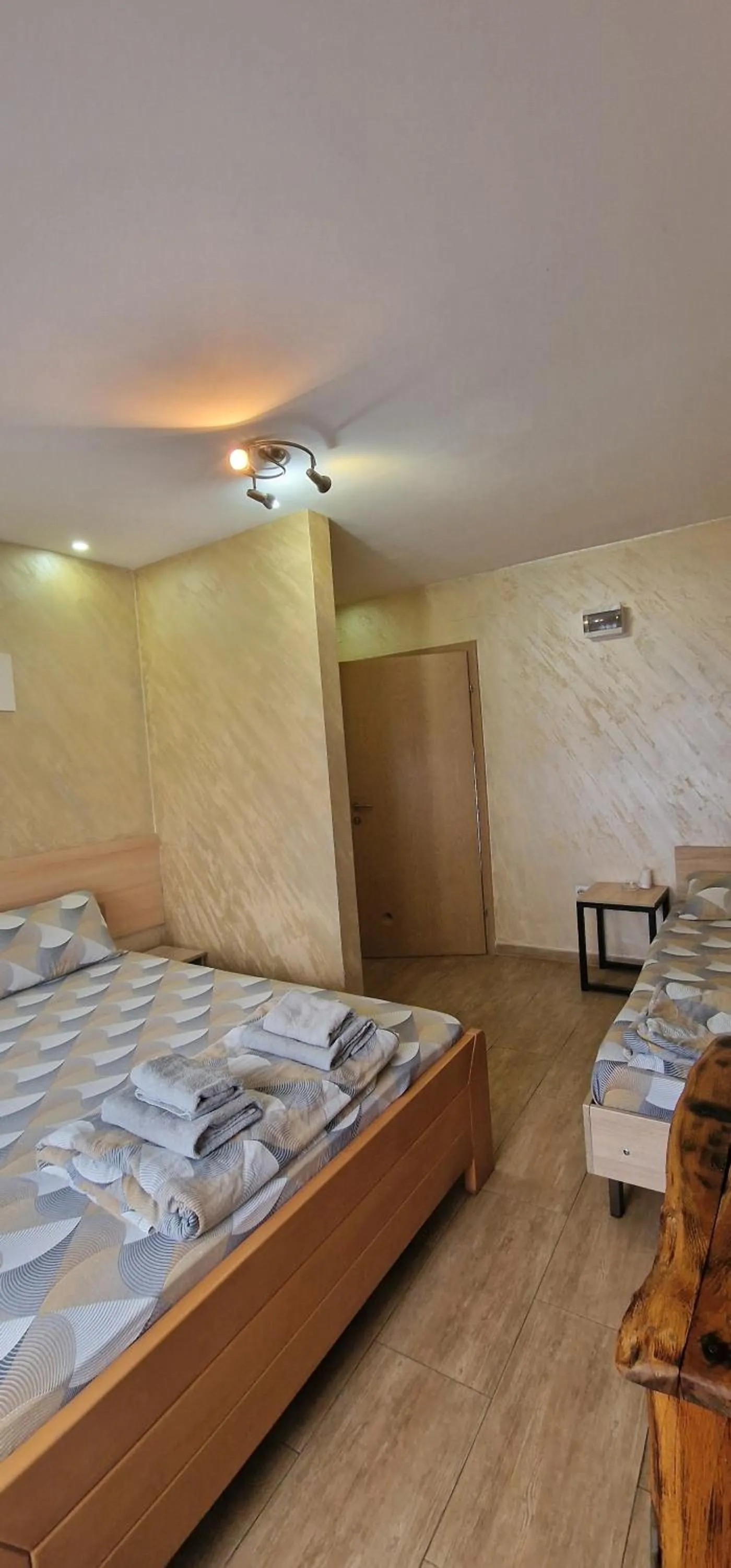 Bed in Rooms Green Set