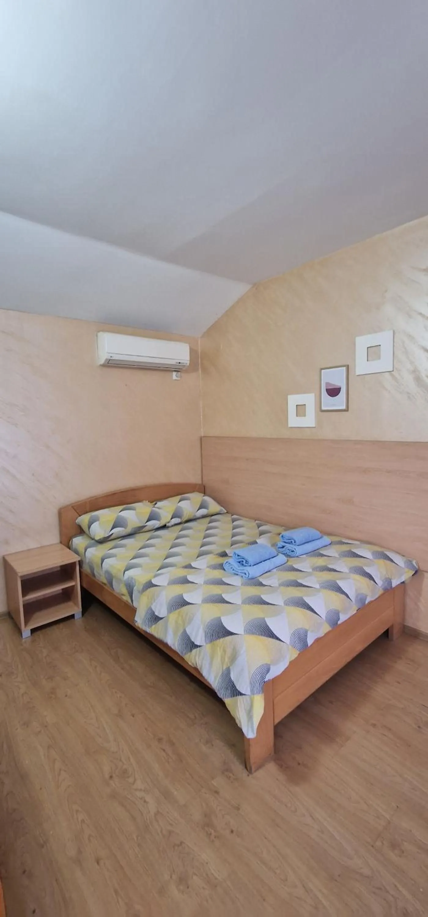 Bed in Rooms Green Set