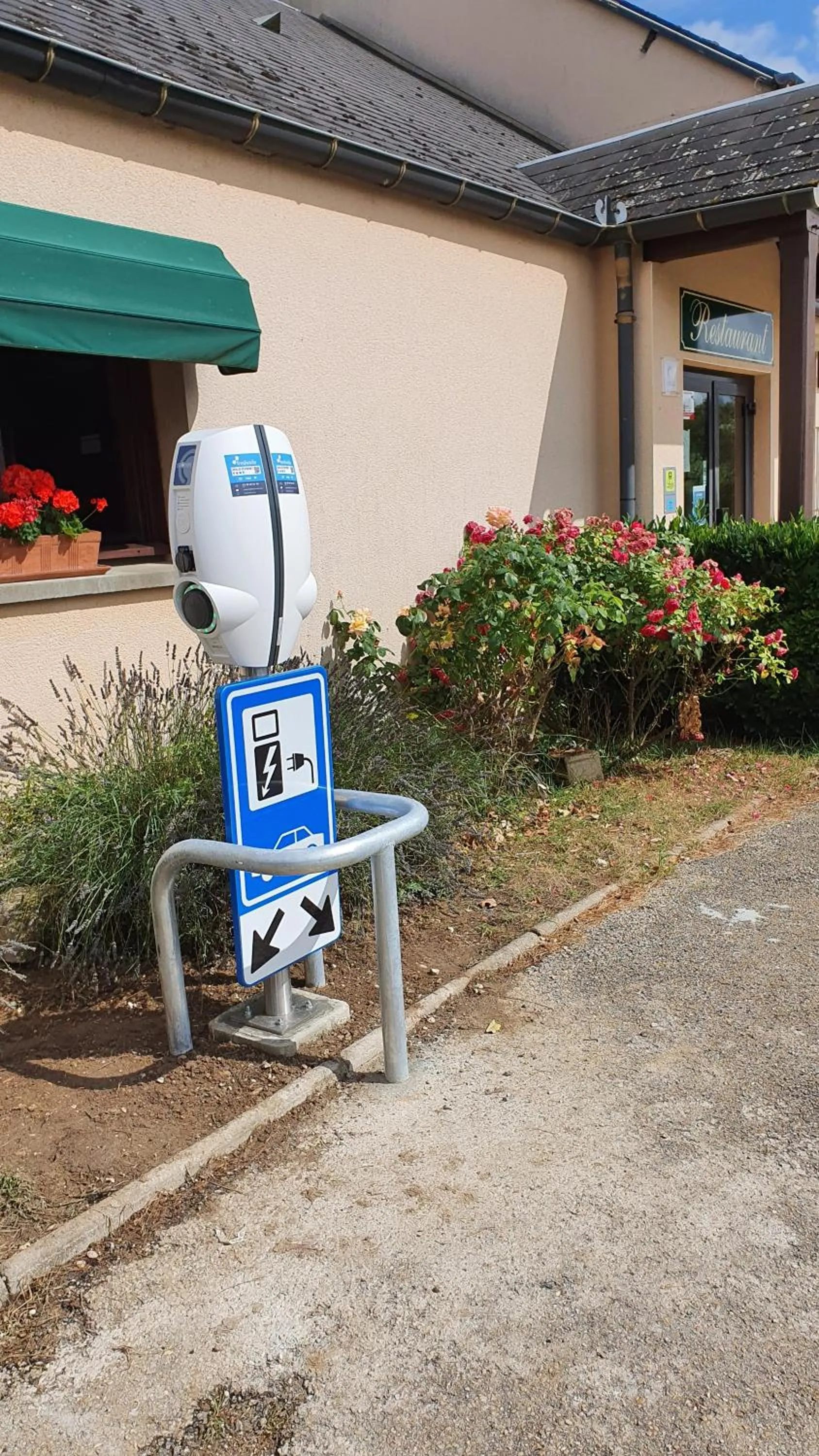 Property building in Logis Hotel Restaurant de l'Abbaye