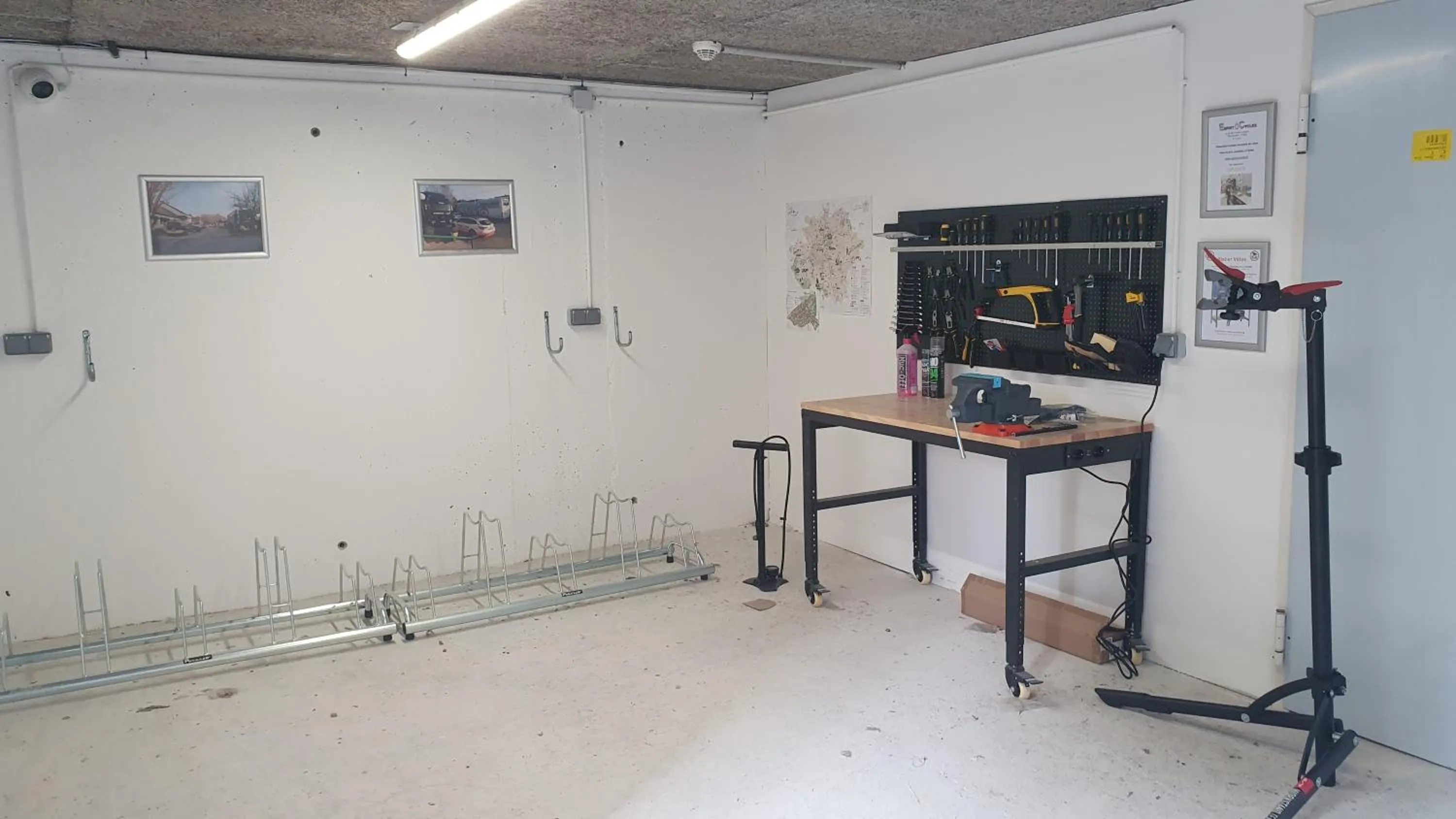 Cycling in Logis Hotel Restaurant de l'Abbaye