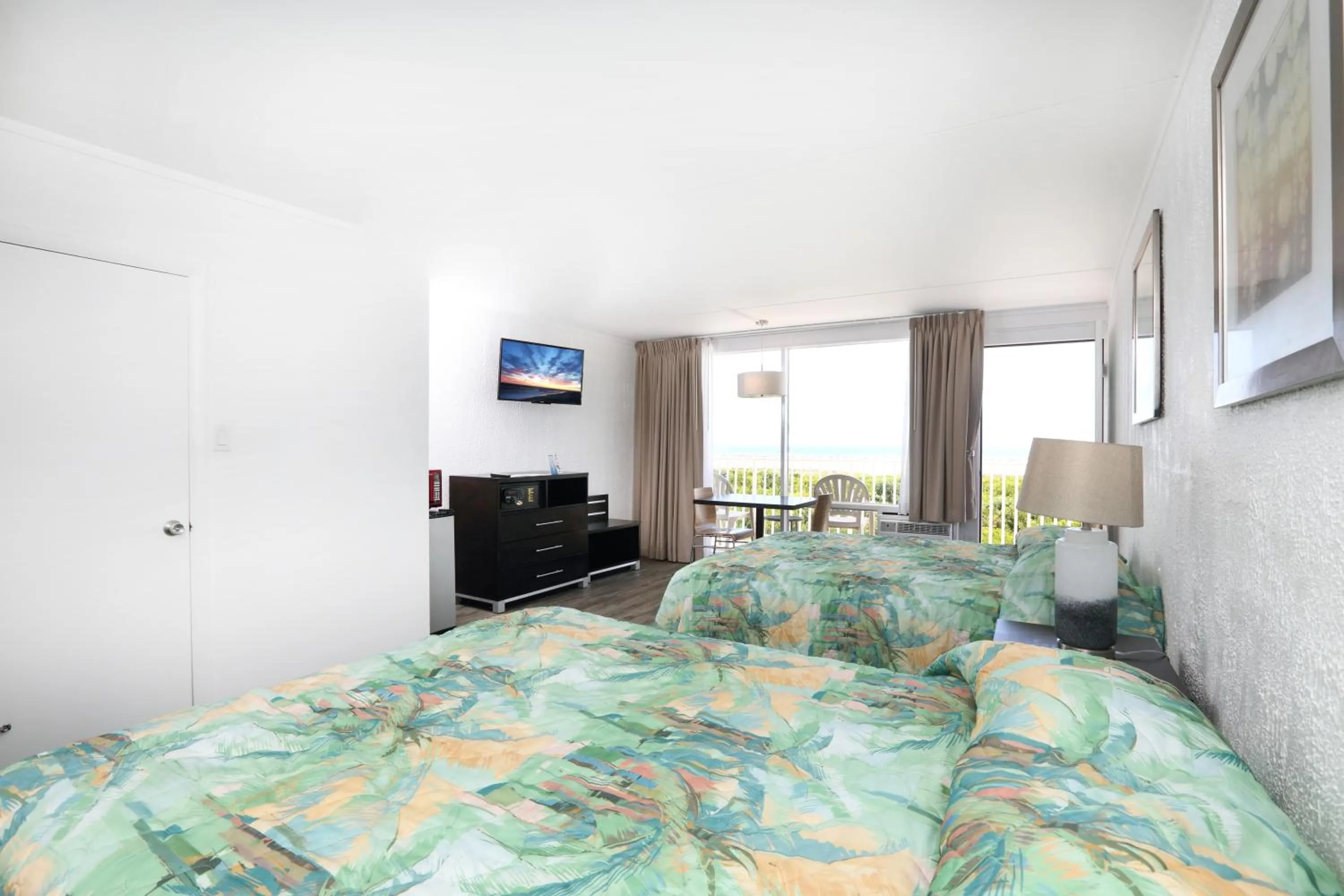 Bed in Olympic Island Beach Resort