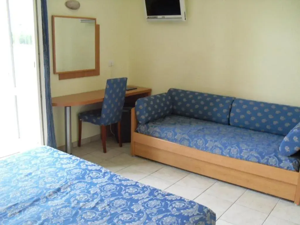 Triple Room with Lake View in Hotel San Marco Triple Room with Lake View in Hotel San Marco