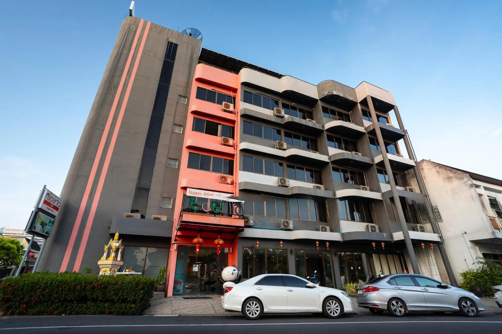 Property building in Recenta Style Phuket Town