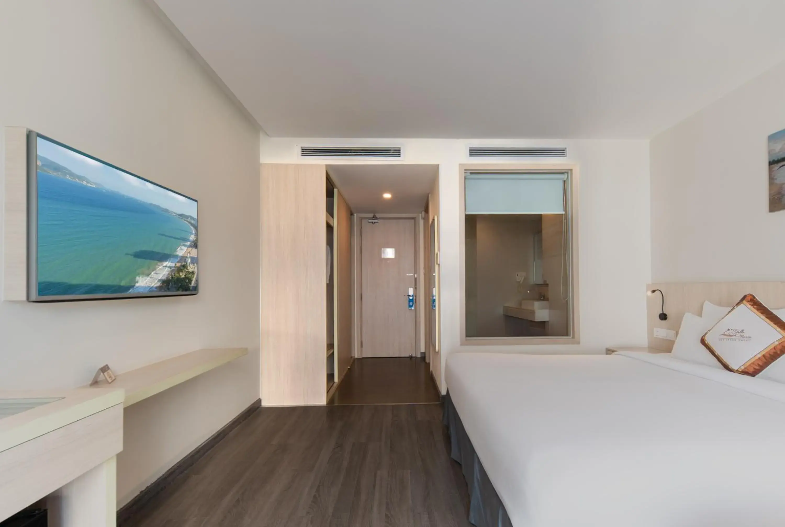 Deluxe Double or Twin Room with City View - single occupancy in Stella Maris Nha Trang Hotel Deluxe Double or Twin Room with City View - single occupancy in Stella Maris Nha Trang Hotel