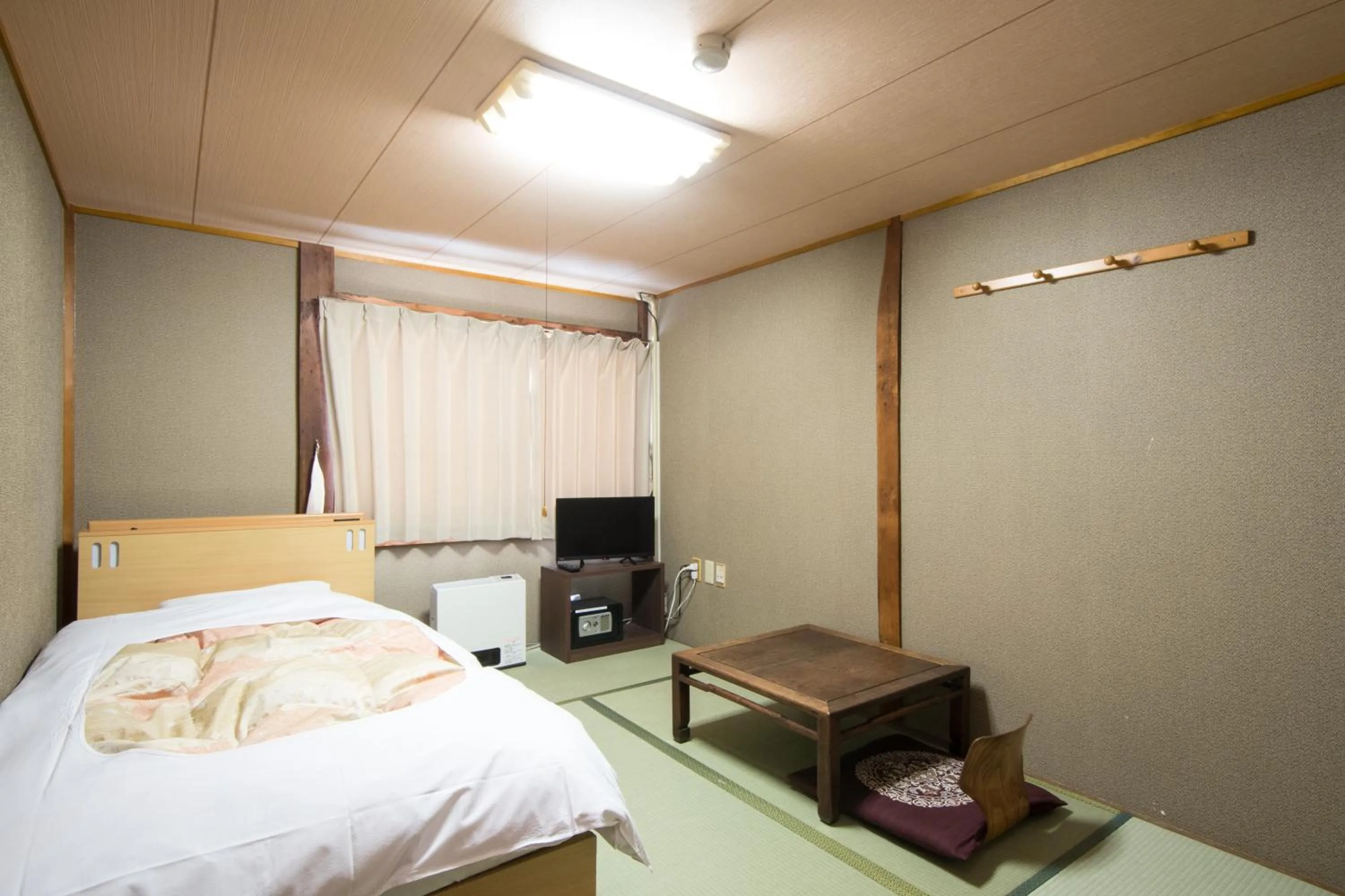 Photo of the whole room, Bed in Yachi Onsen