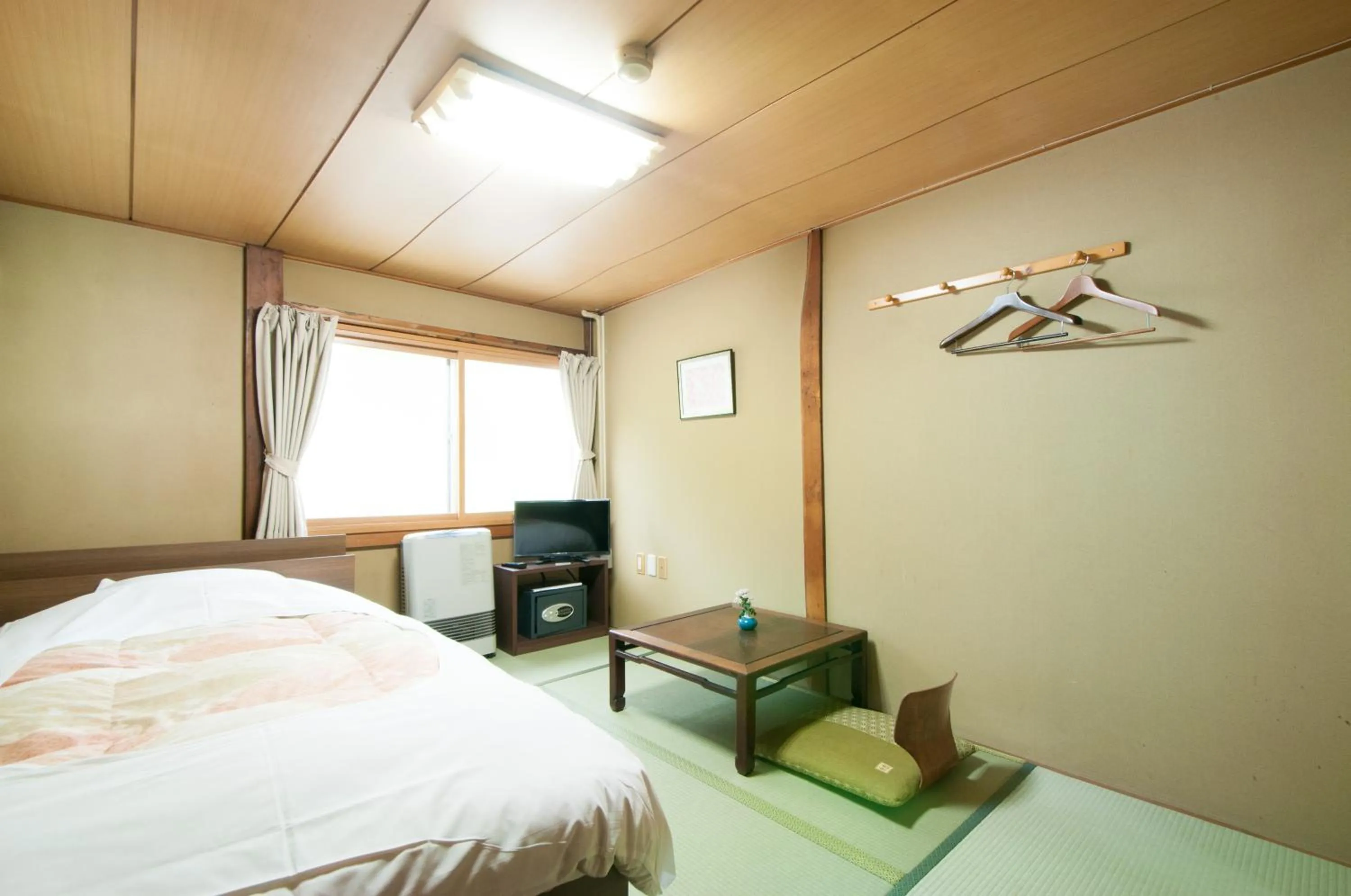 Photo of the whole room, Bed in Yachi Onsen