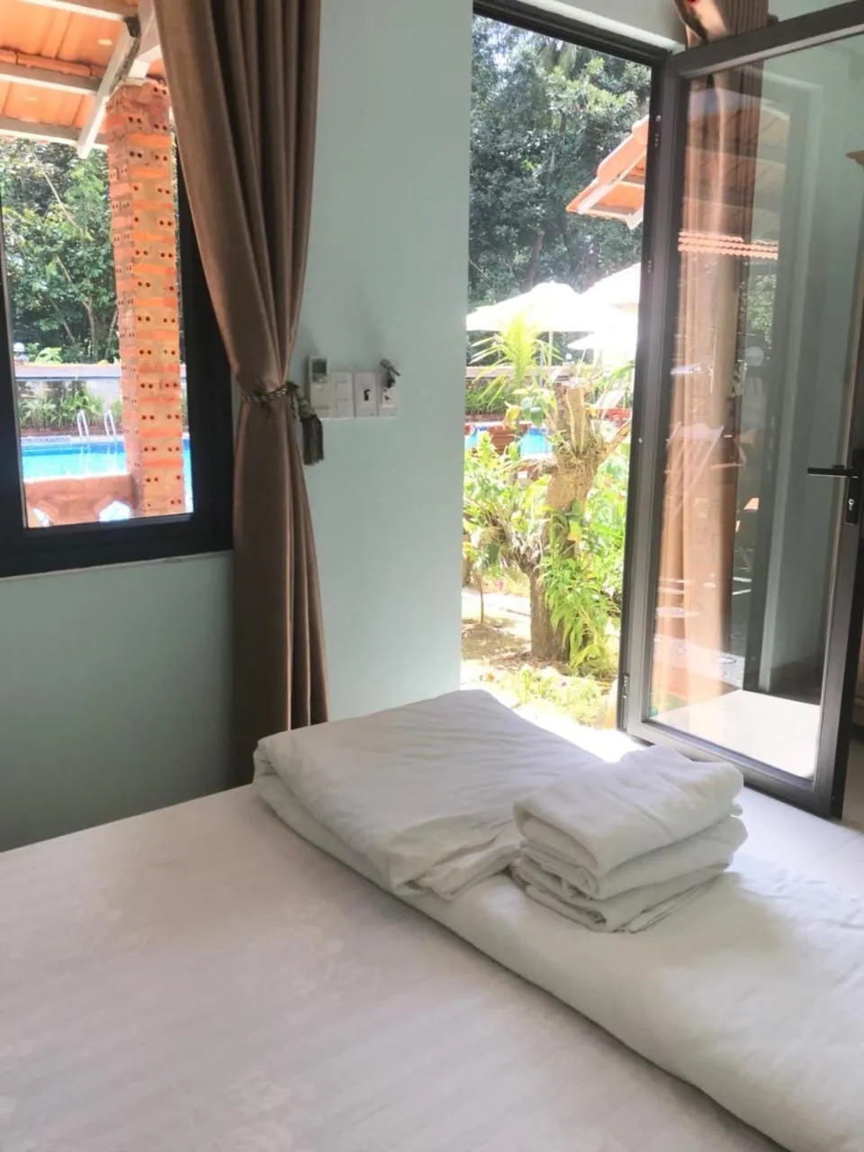 Bed in Sun & Wind Paradise Bungalow