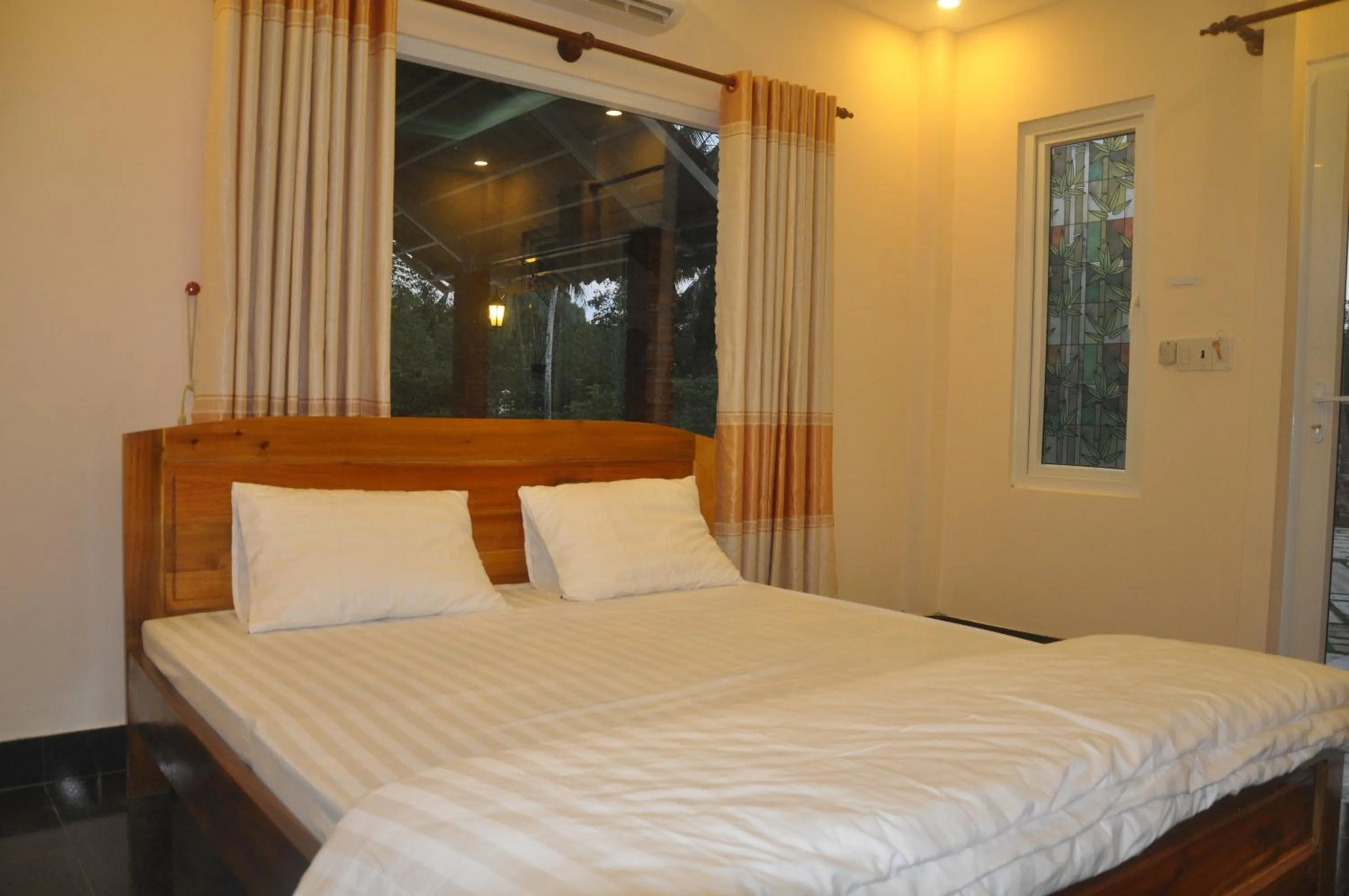 Bed in Sun & Wind Paradise Bungalow