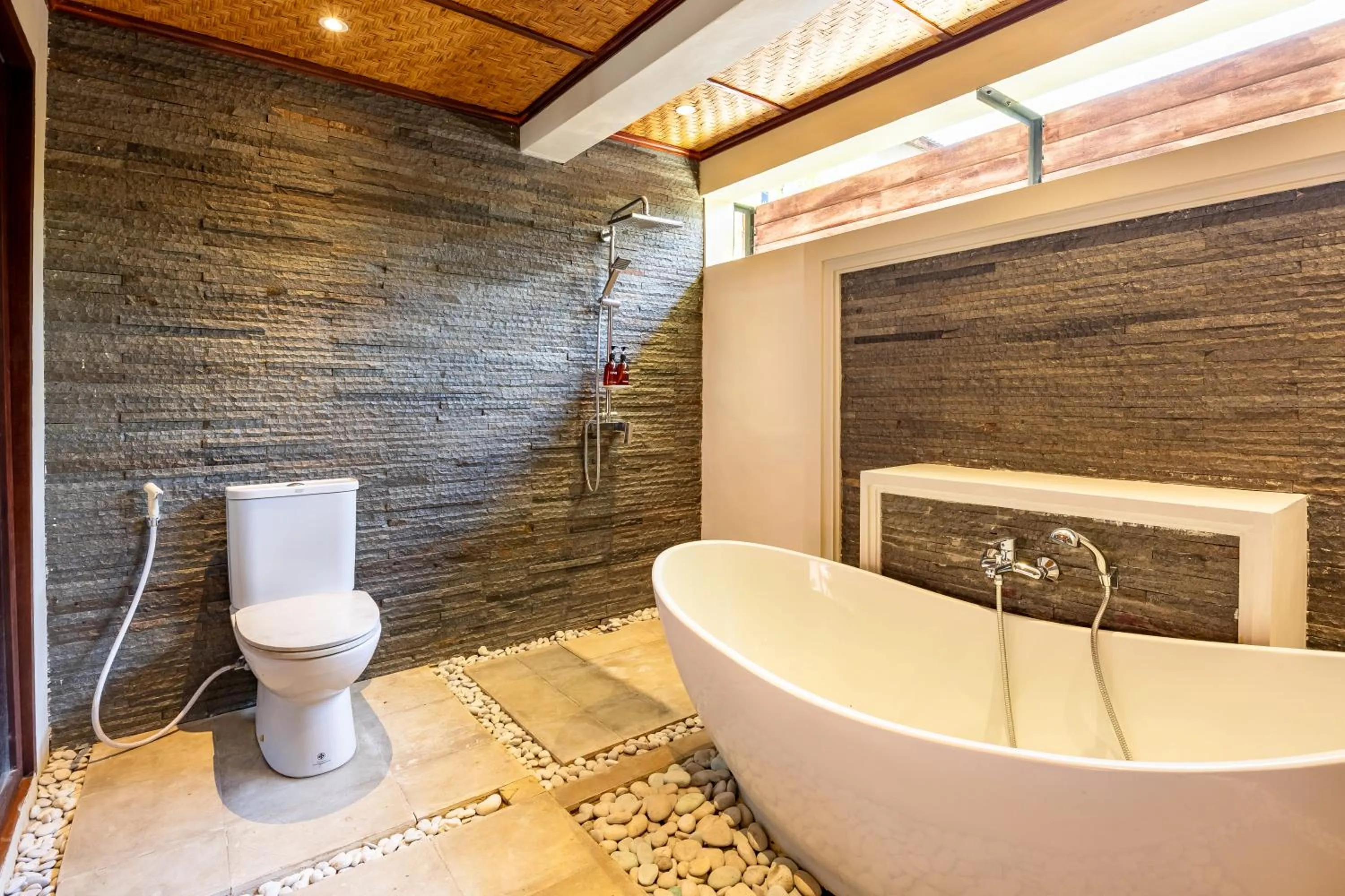 Bathroom in Cove Urbanest Inn