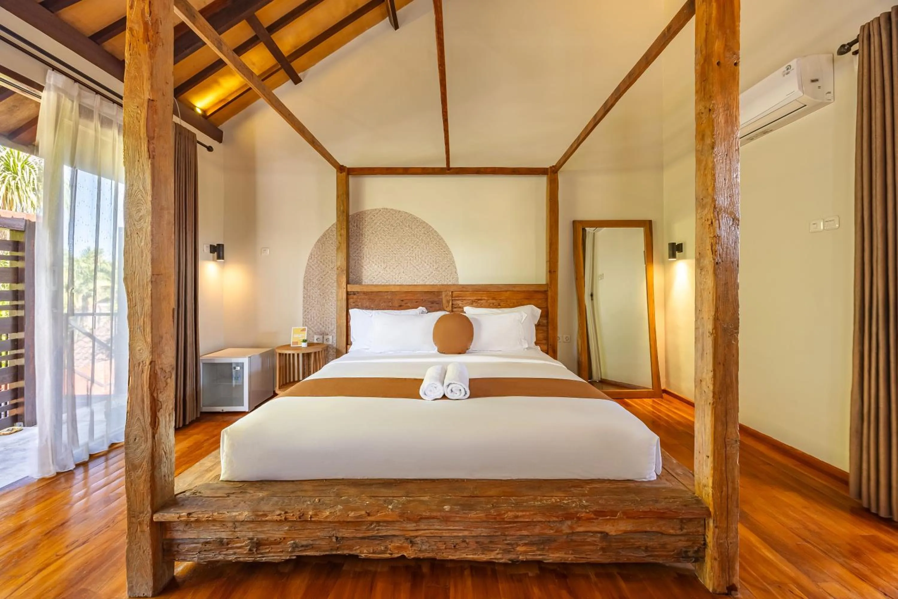 Bedroom, Bed in Cove Urbanest Inn