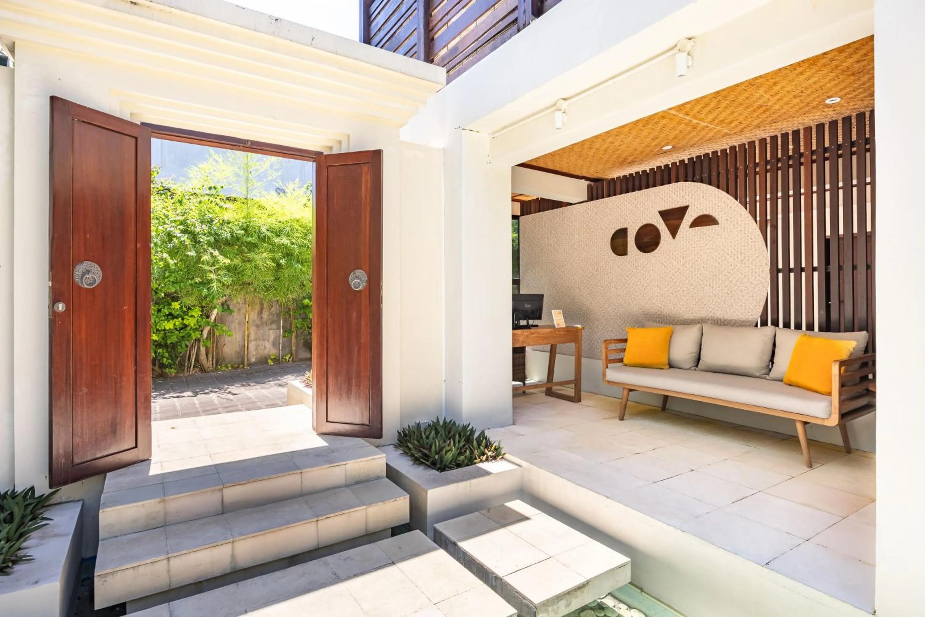 Seating area in Cove Urbanest Inn