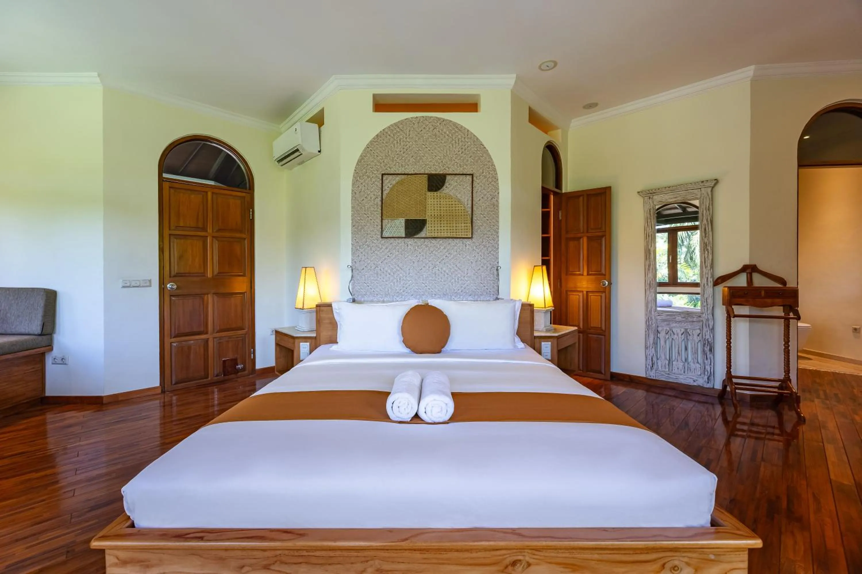 Bedroom, Bed in Cove Urbanest Inn