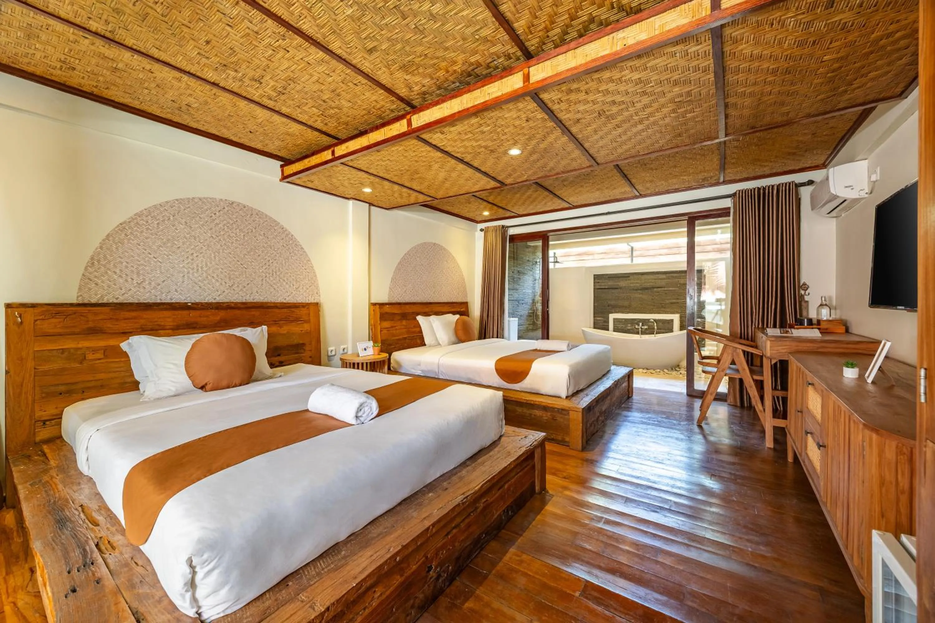 Bedroom, Bed in Cove Urbanest Inn