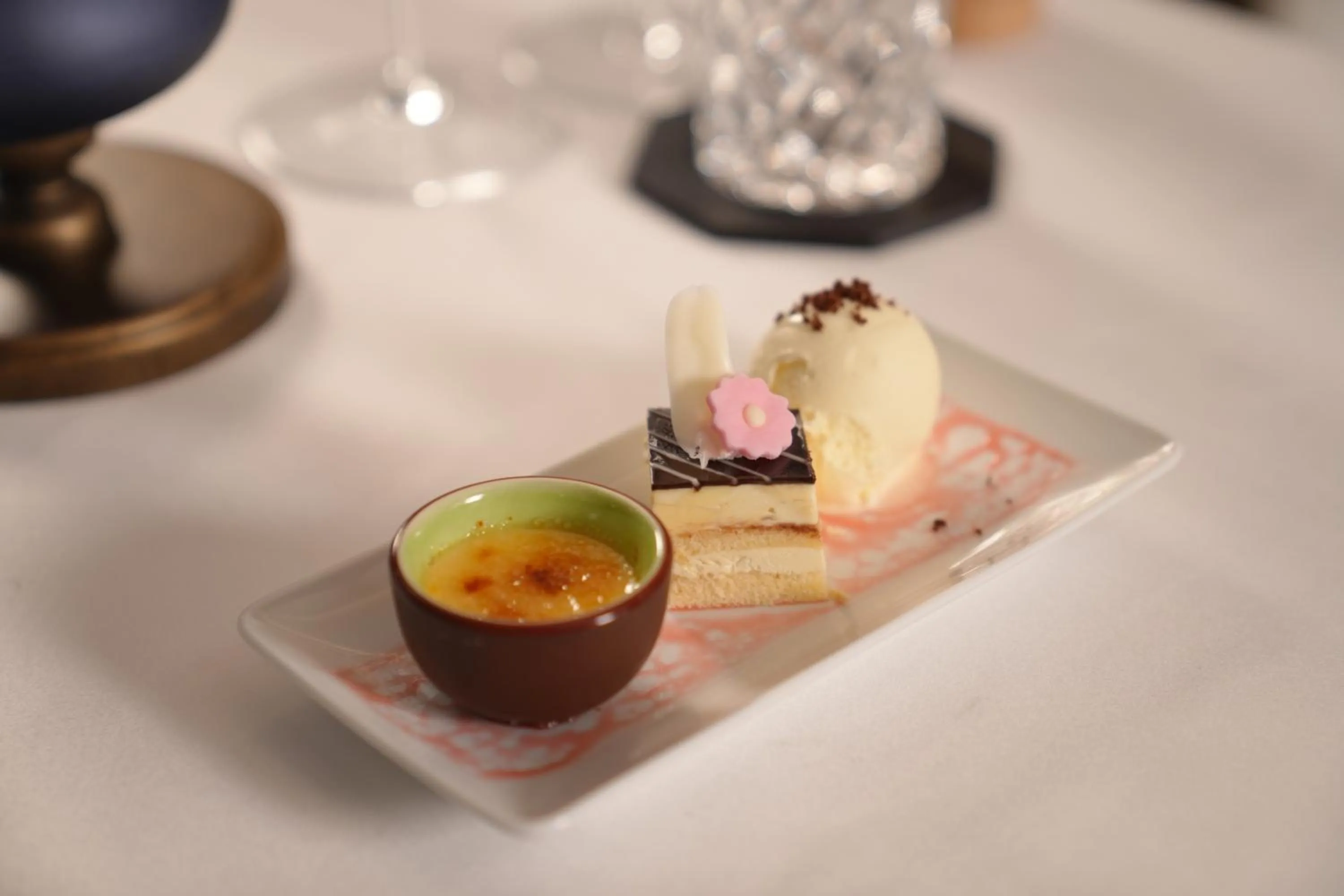 Restaurant/places to eat in Paradise Elegance Cruise Halong