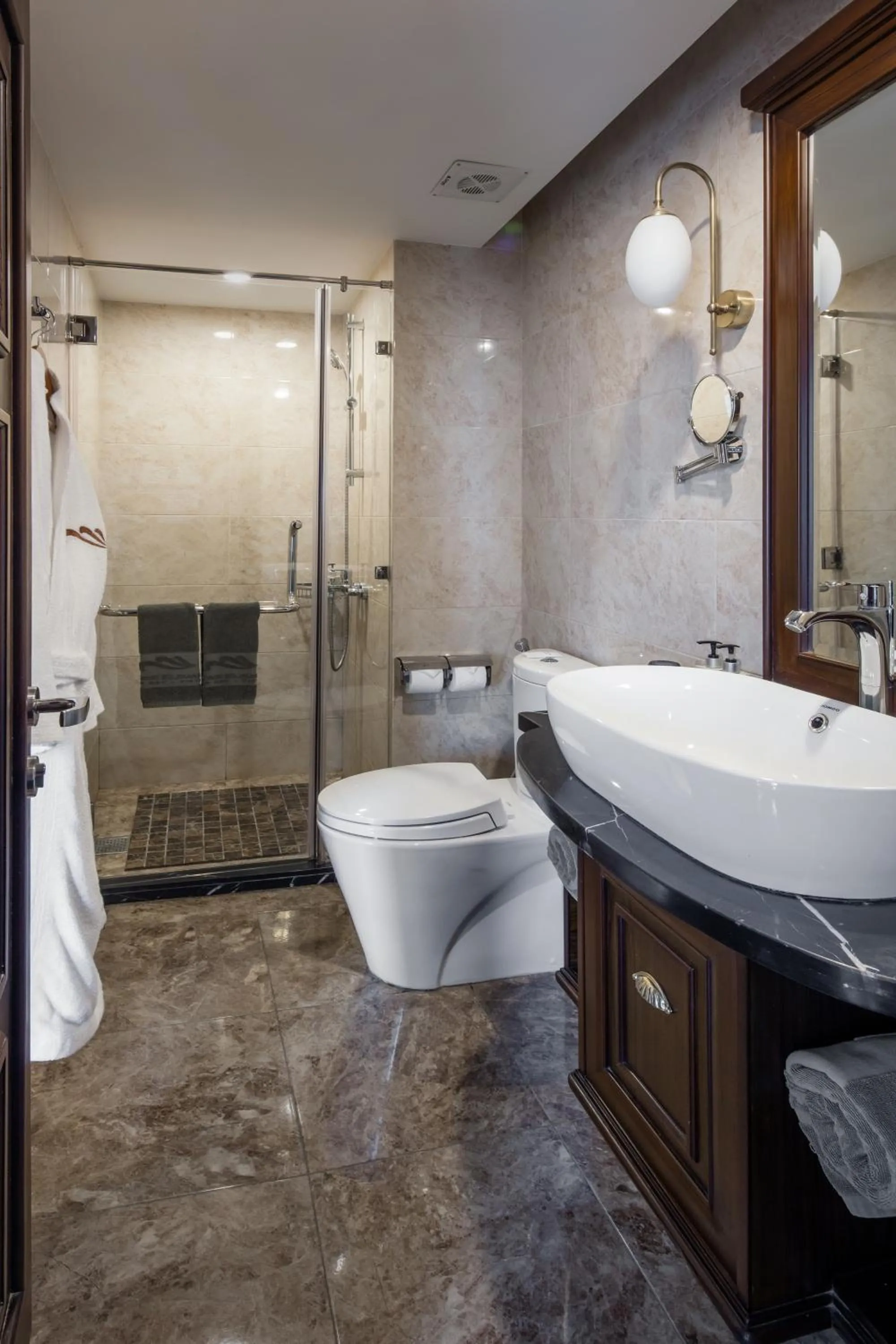 Toilet in Paradise Elegance Cruise Halong