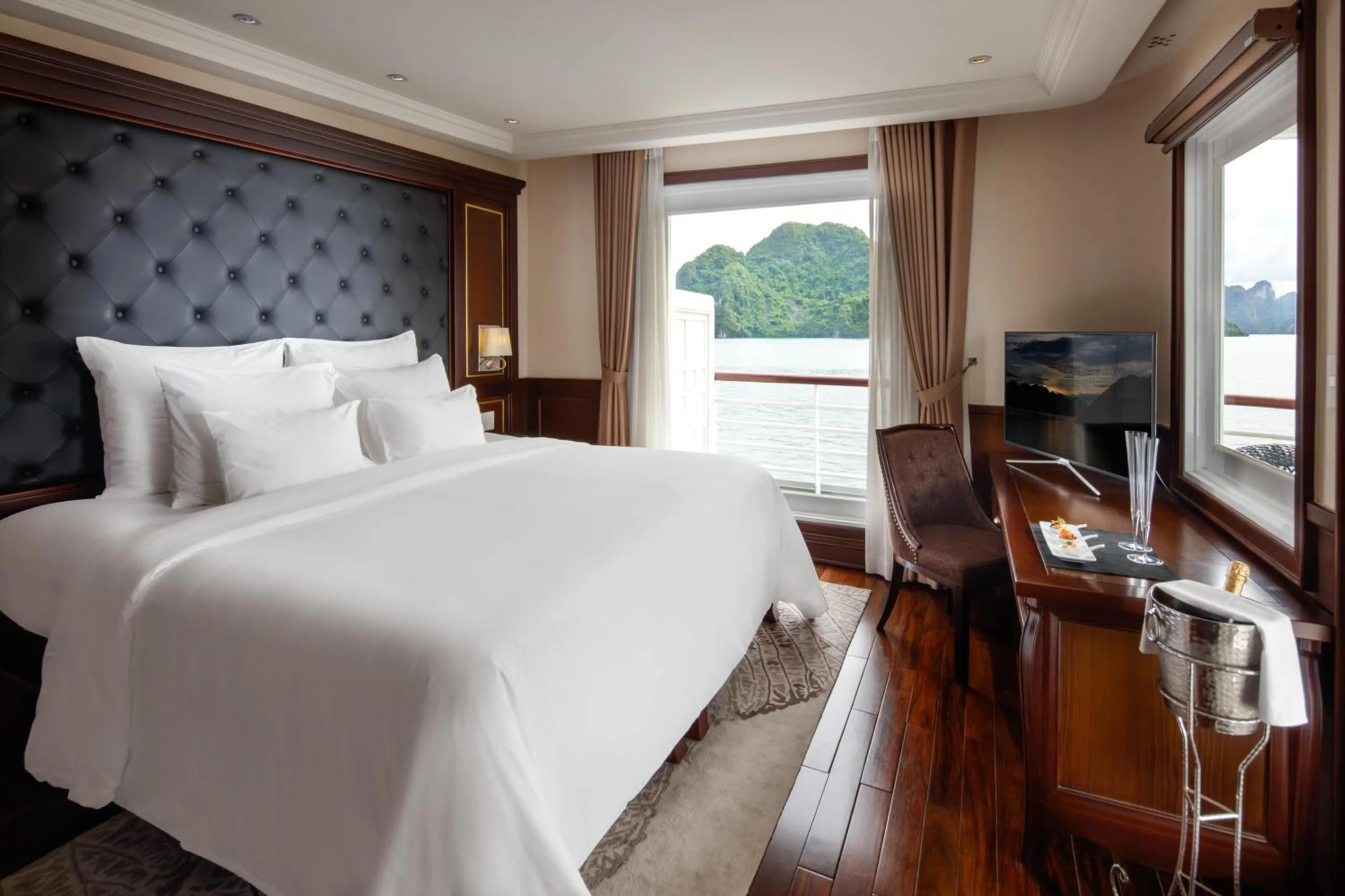 TV and multimedia, Bed in Paradise Elegance Cruise Halong