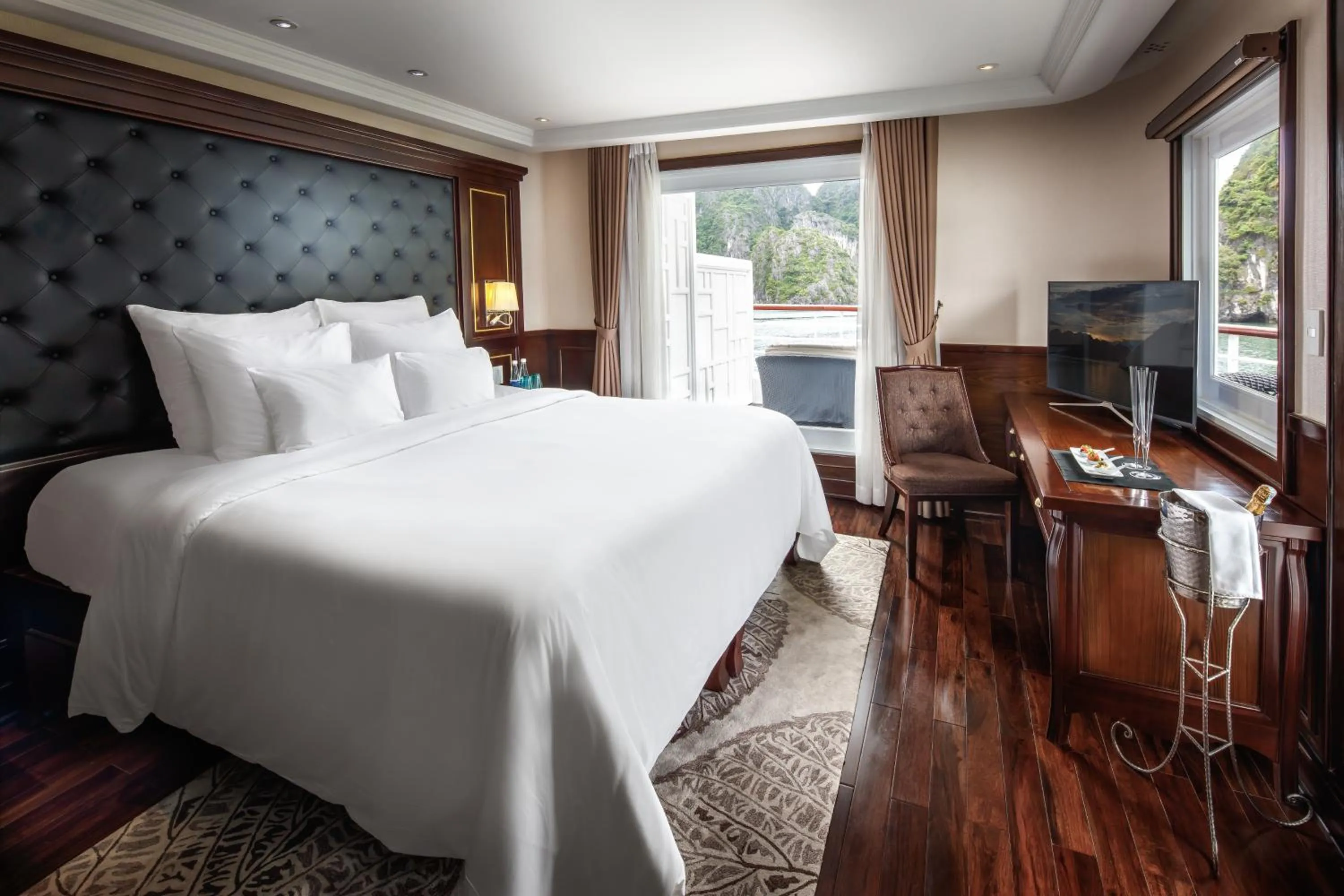 Bed in Paradise Elegance Cruise Halong