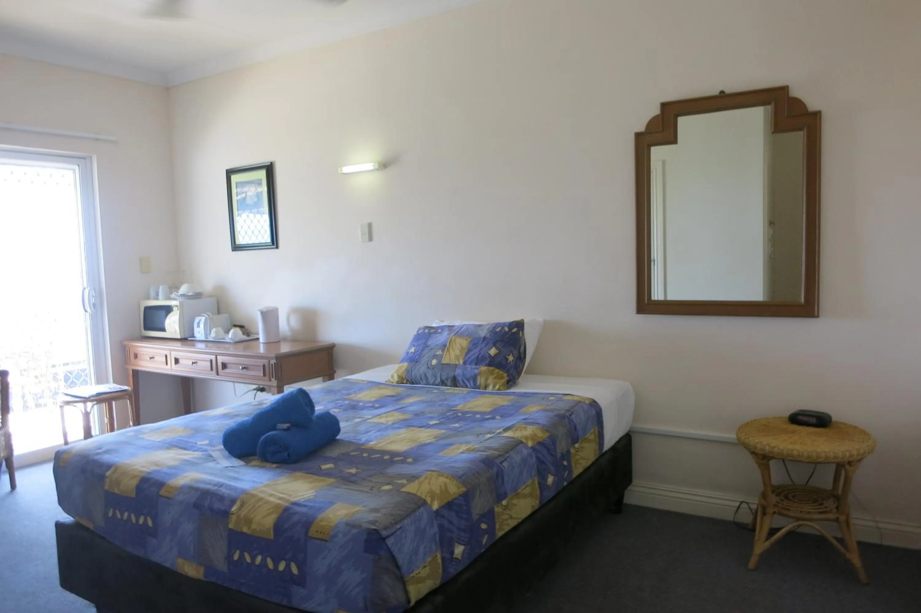 Photo of the whole room, Bed in VQ3 Lodge