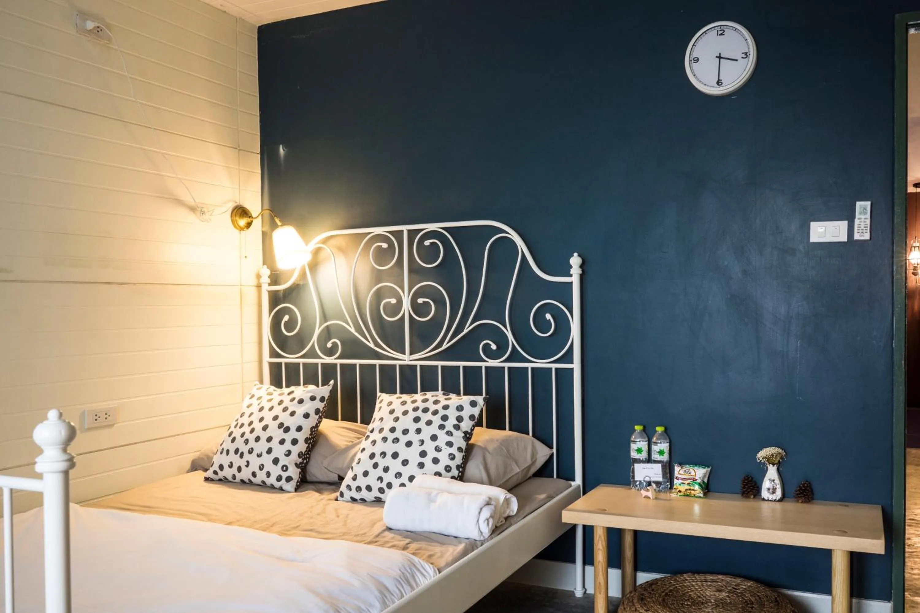 Bedroom, Bed in Yoo Yen Pen Sook