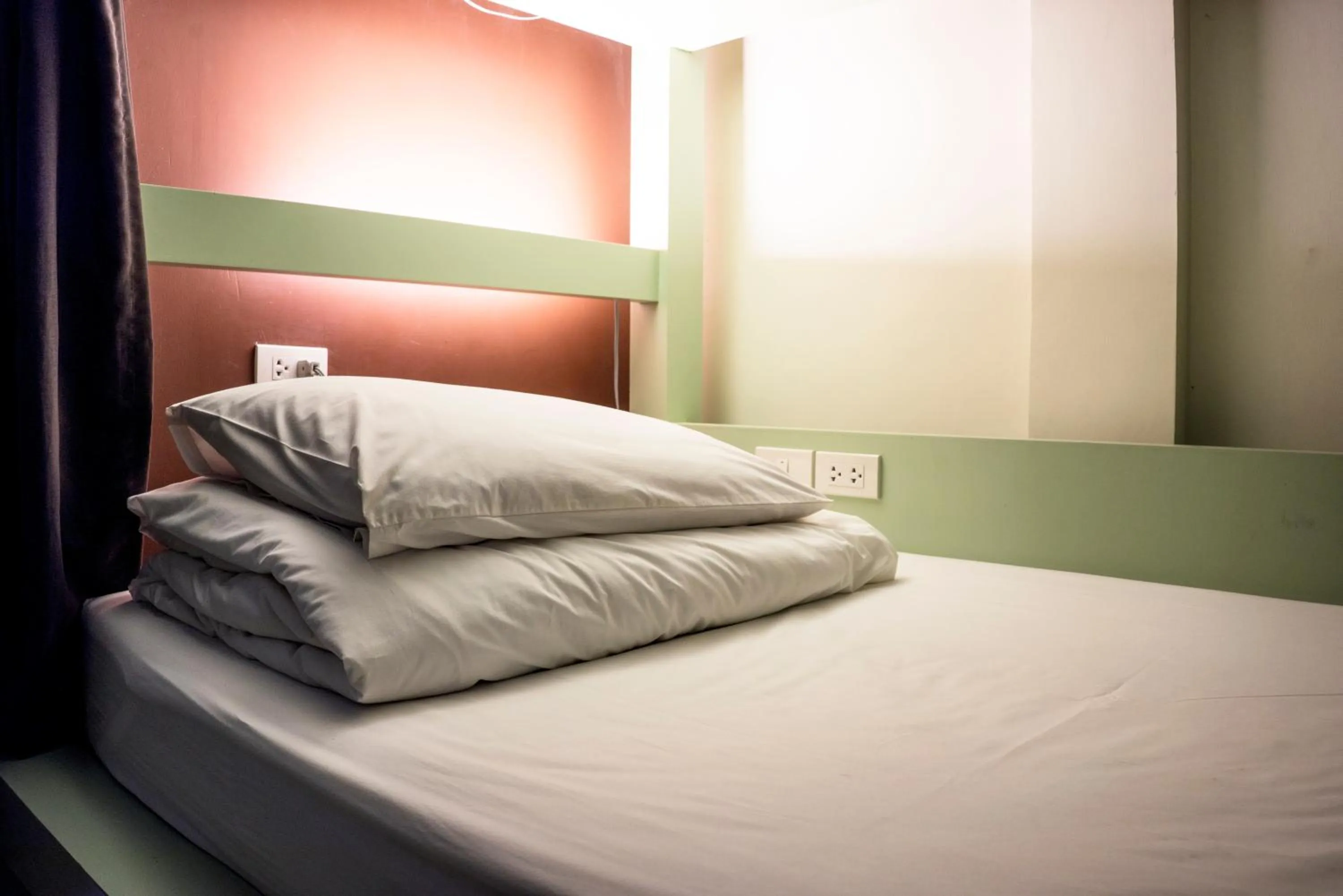 bunk bed, Bed in Yoo Yen Pen Sook