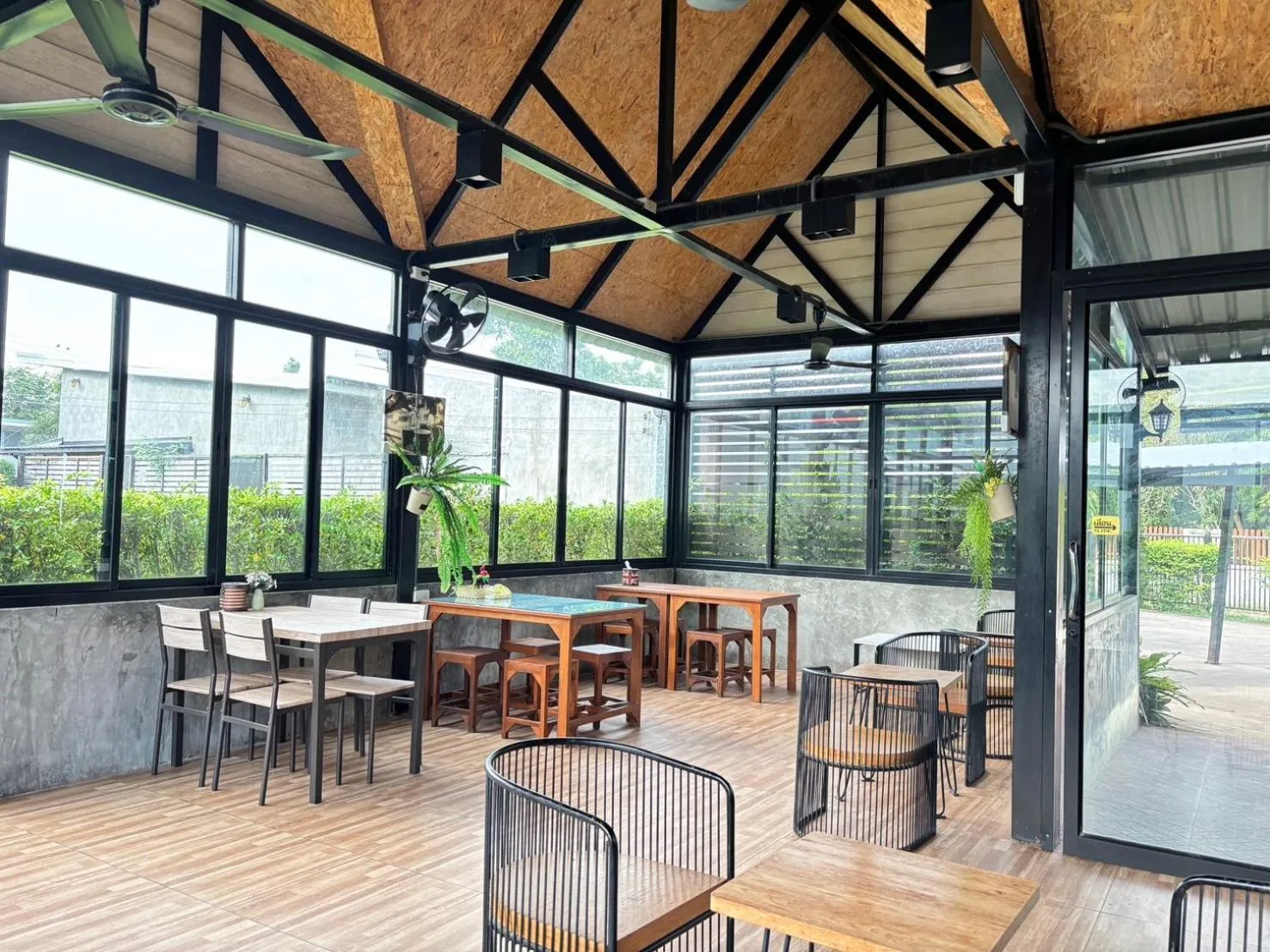 Restaurant/places to eat in Le Park 23 Boutique Resort