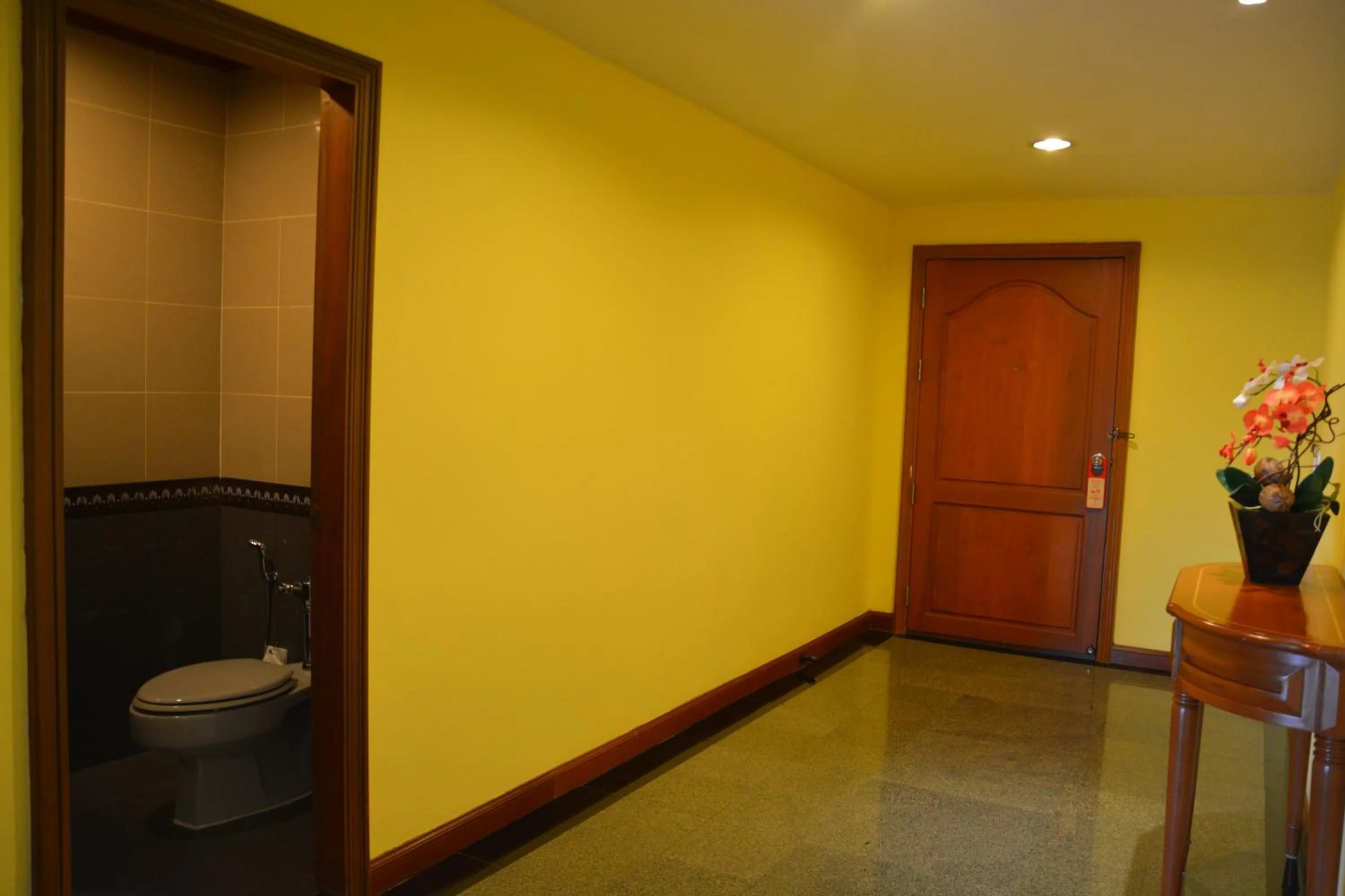 Toilet in Sir James Resort