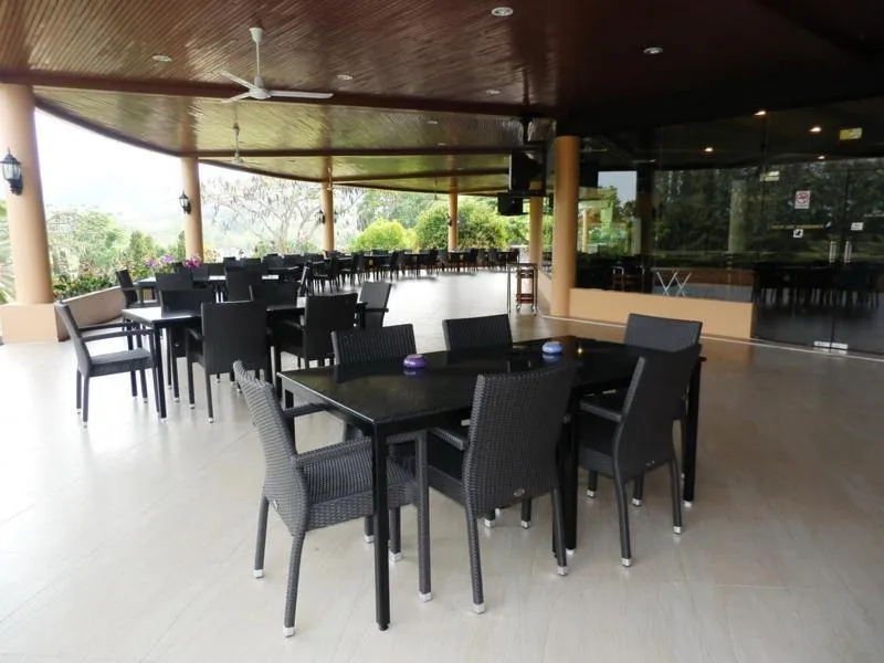 Restaurant/places to eat in Sir James Resort