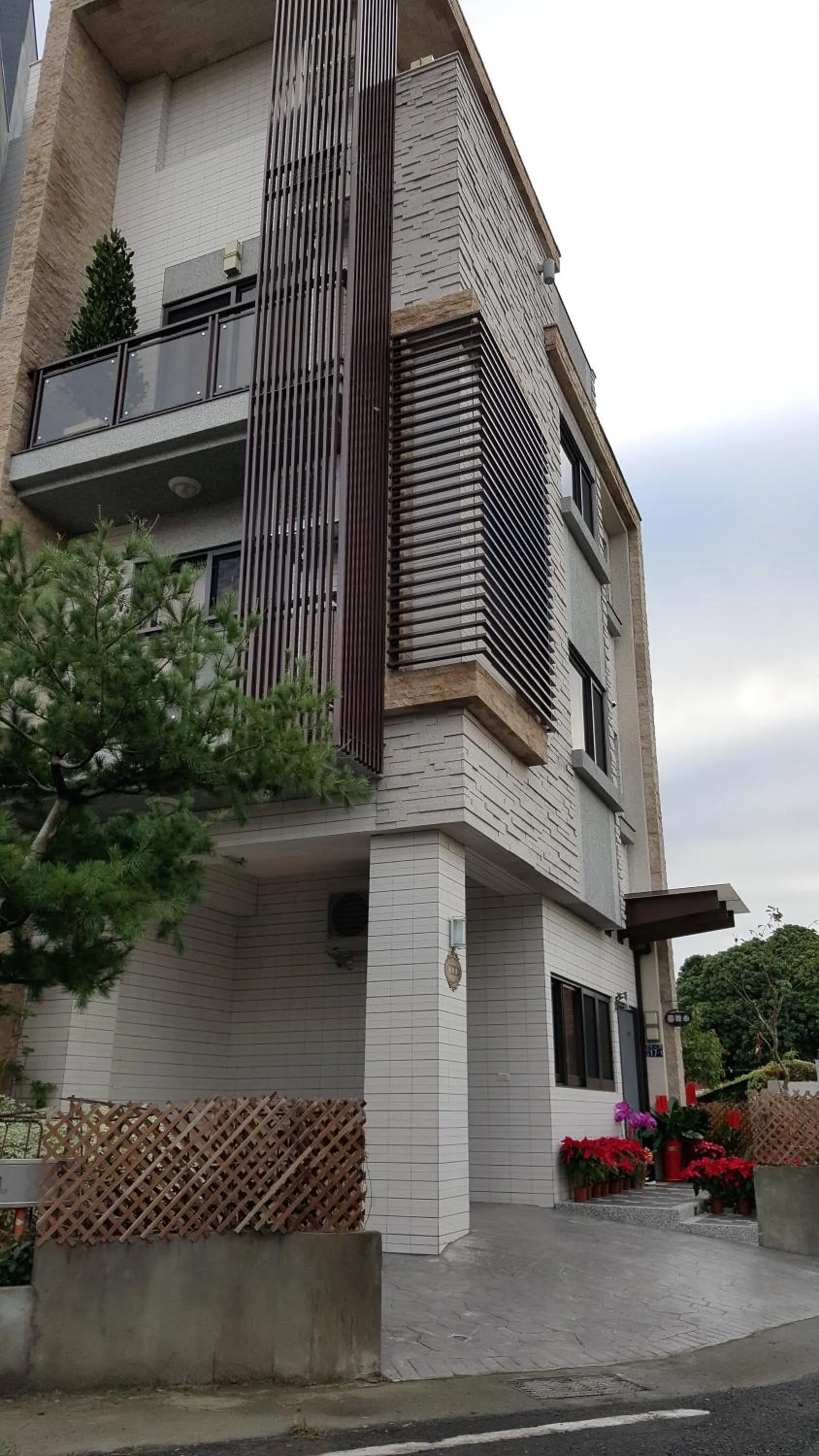 Property building in Waltz Villa