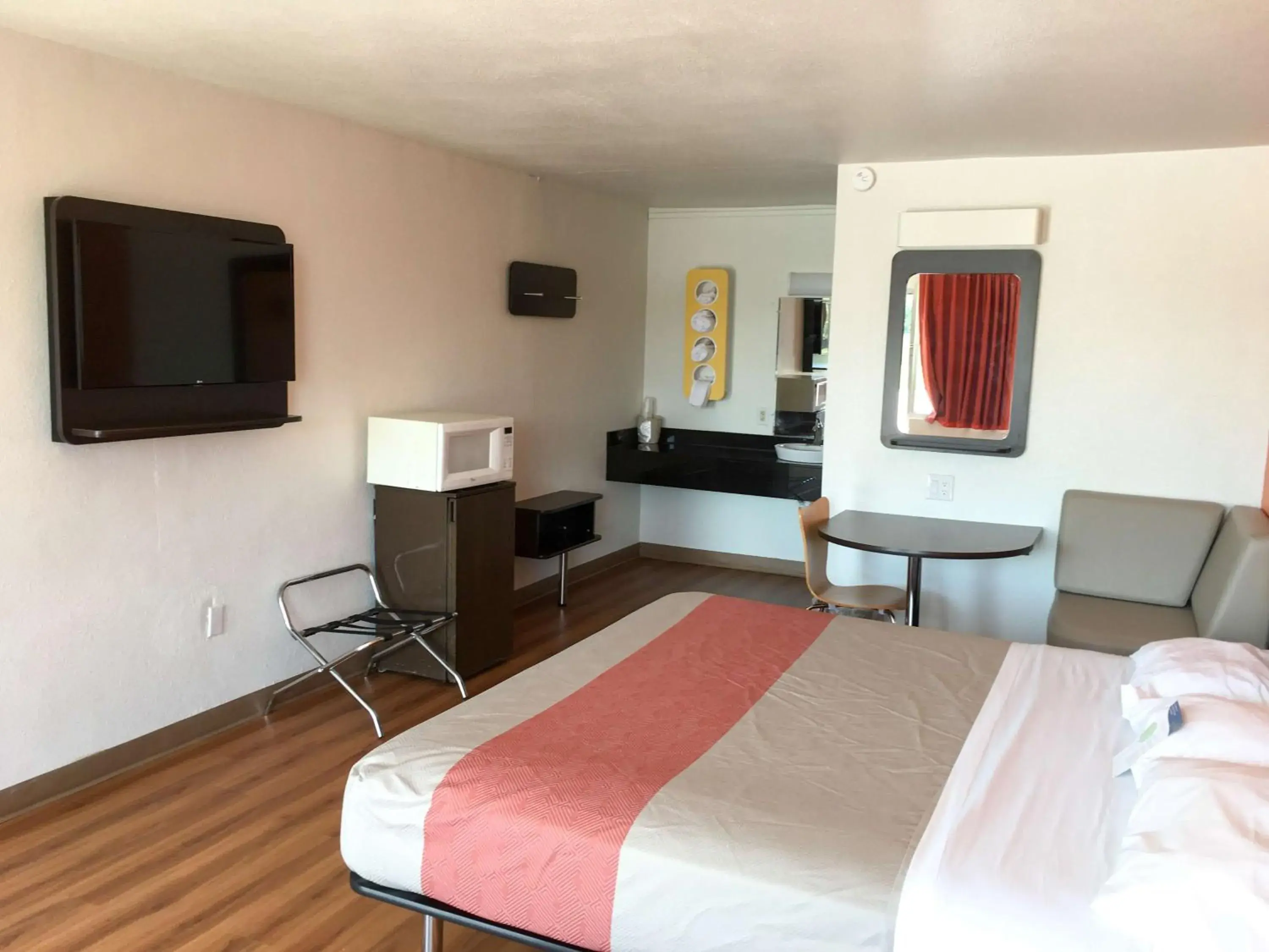 Deluxe King Room - single occupancy - Non-Smoking in Motel 6-Connellys Springs, NC Deluxe King Room - single occupancy - Non-Smoking in Motel 6-Connellys Springs, NC