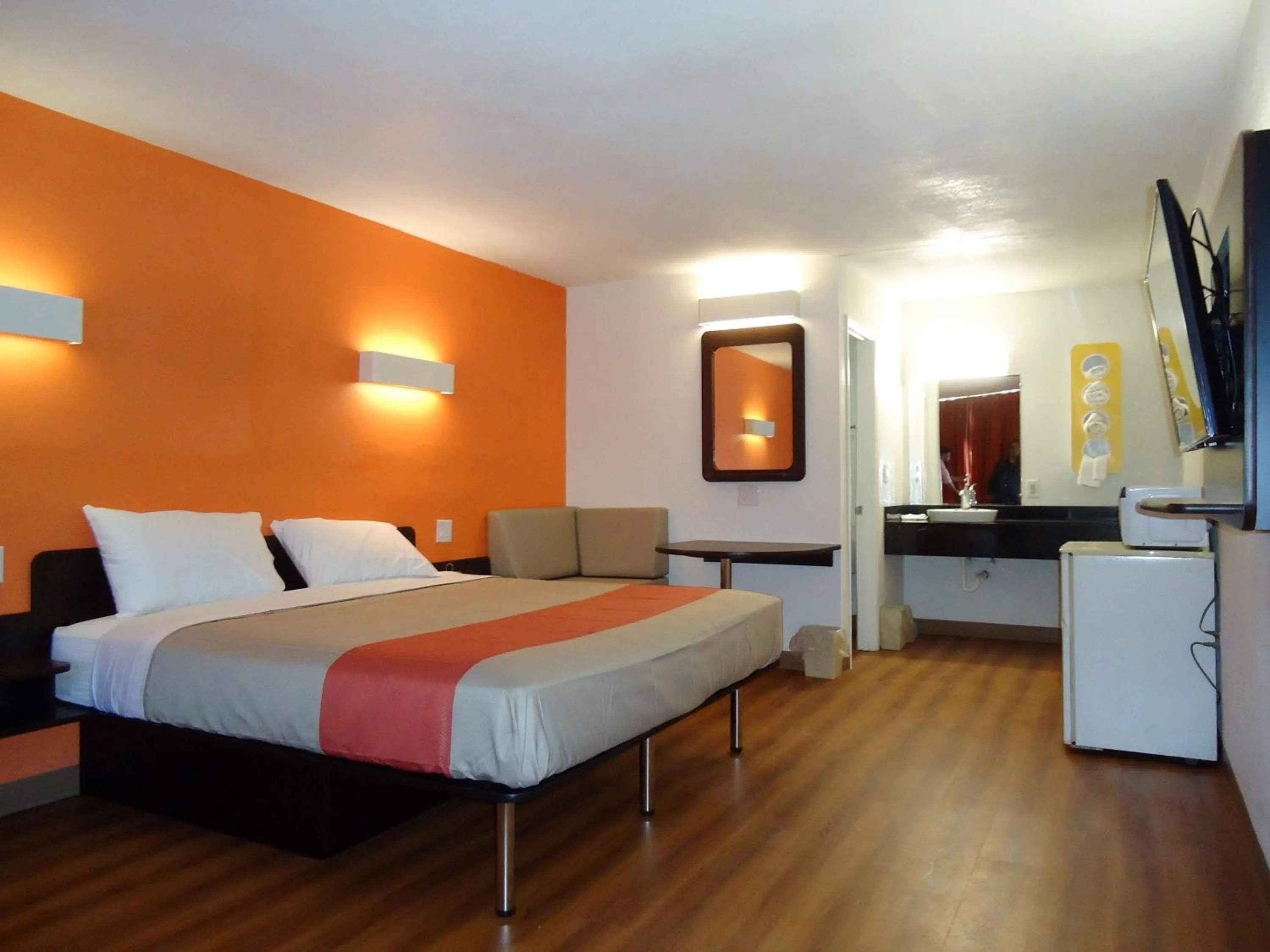 TV and multimedia, Bed in Motel 6-Connellys Springs, NC