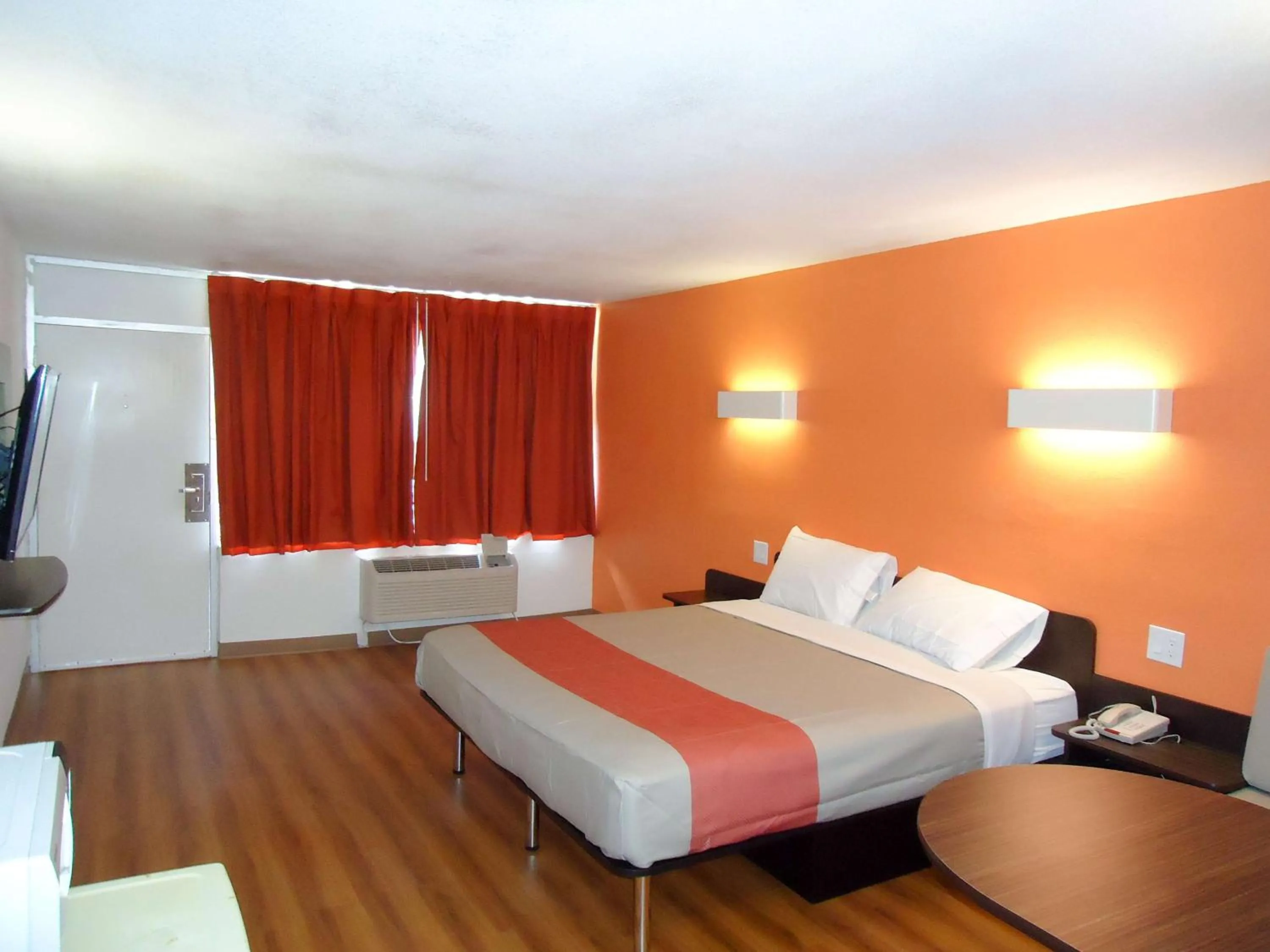 TV and multimedia, Bed in Motel 6-Connellys Springs, NC