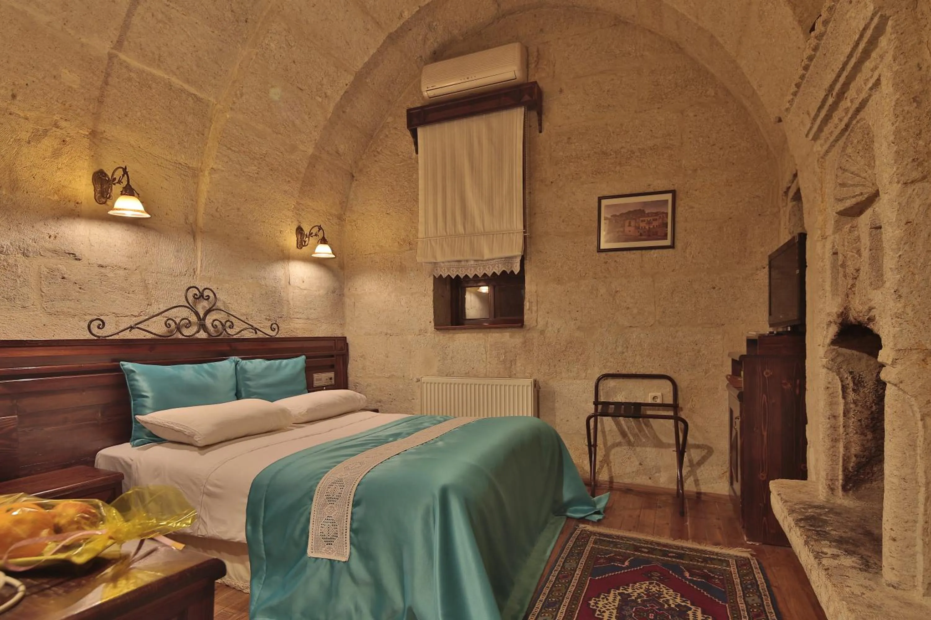 Photo of the whole room, Bed in Yusuf Yigitoglu Konagi - Special Category