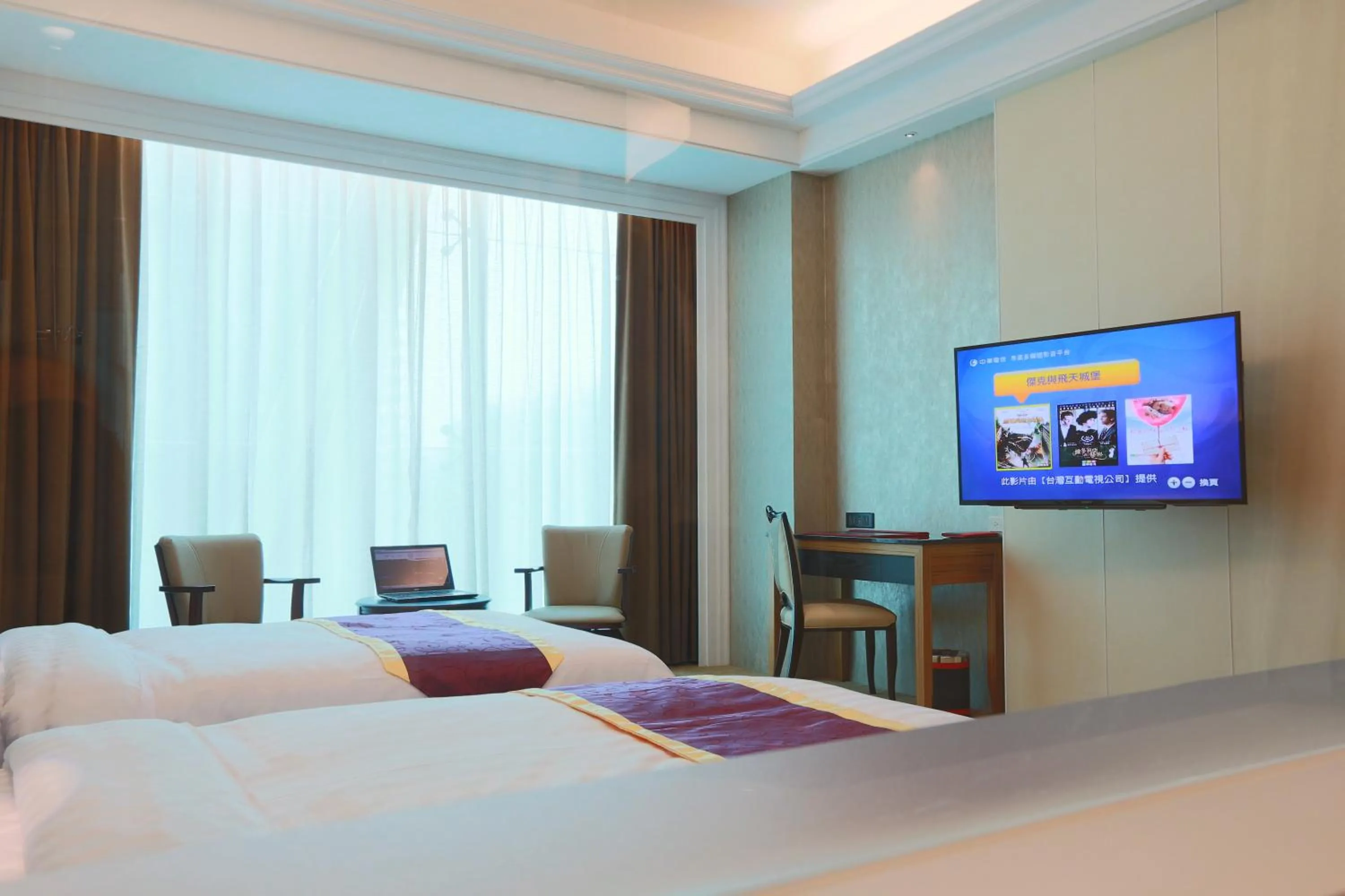 Bedroom, Bed in Happiness Inn Hotel