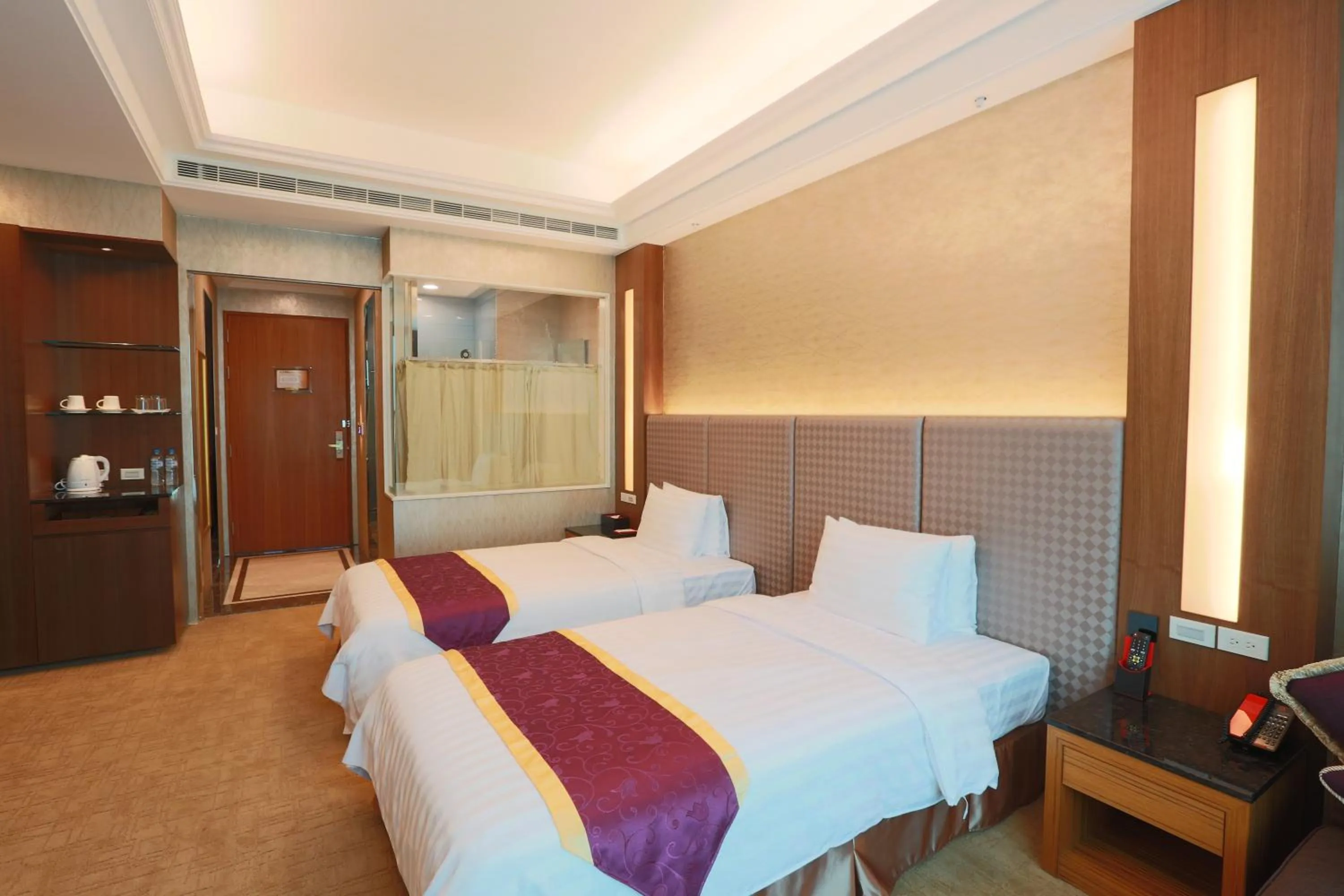 Bedroom, Bed in Happiness Inn Hotel