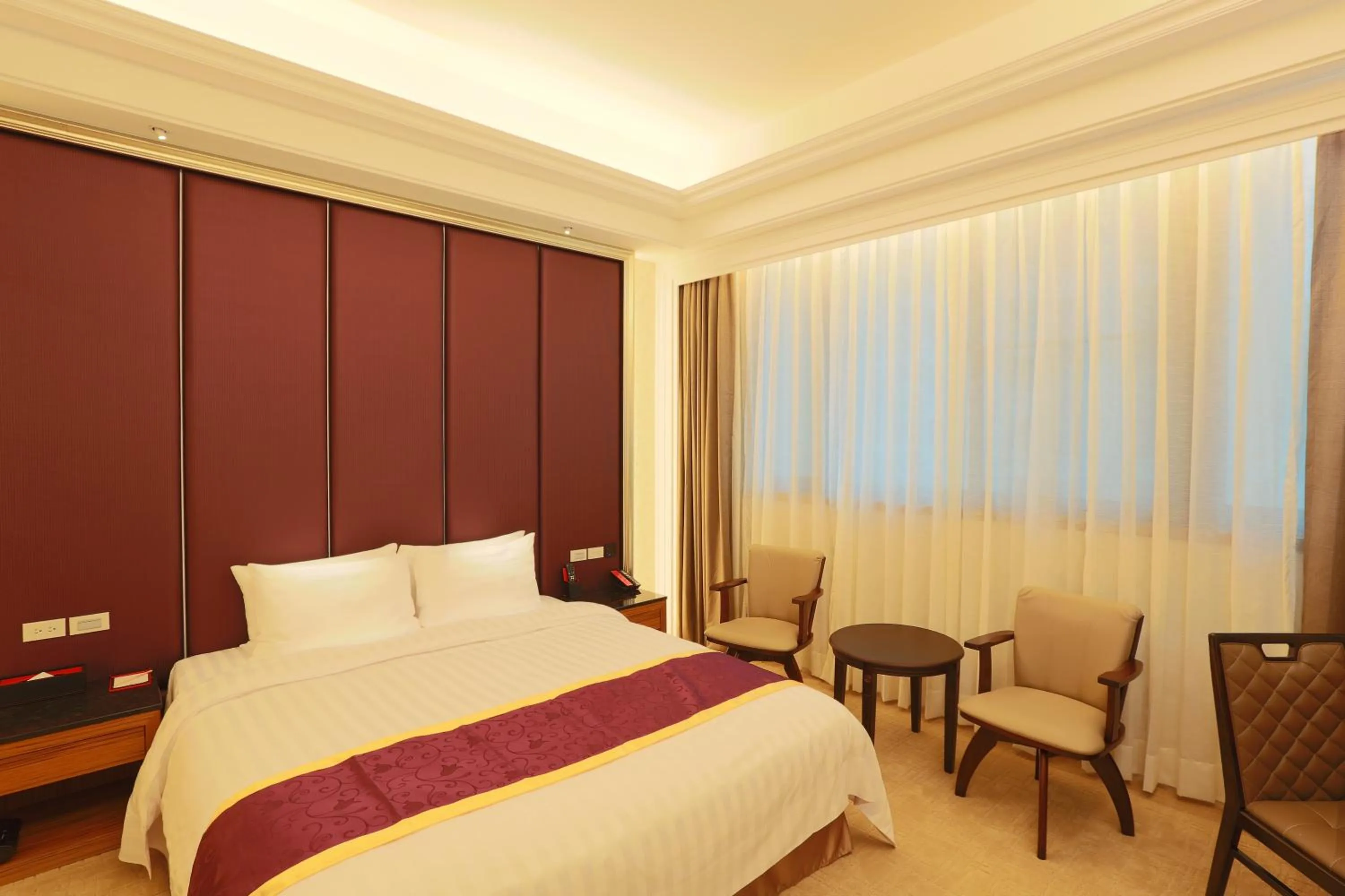 Bedroom, Bed in Happiness Inn Hotel