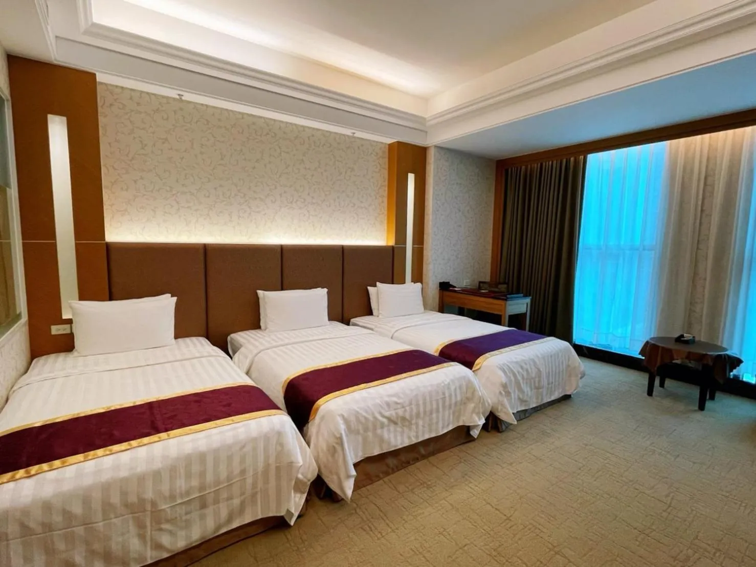 Bed in Happiness Inn Hotel