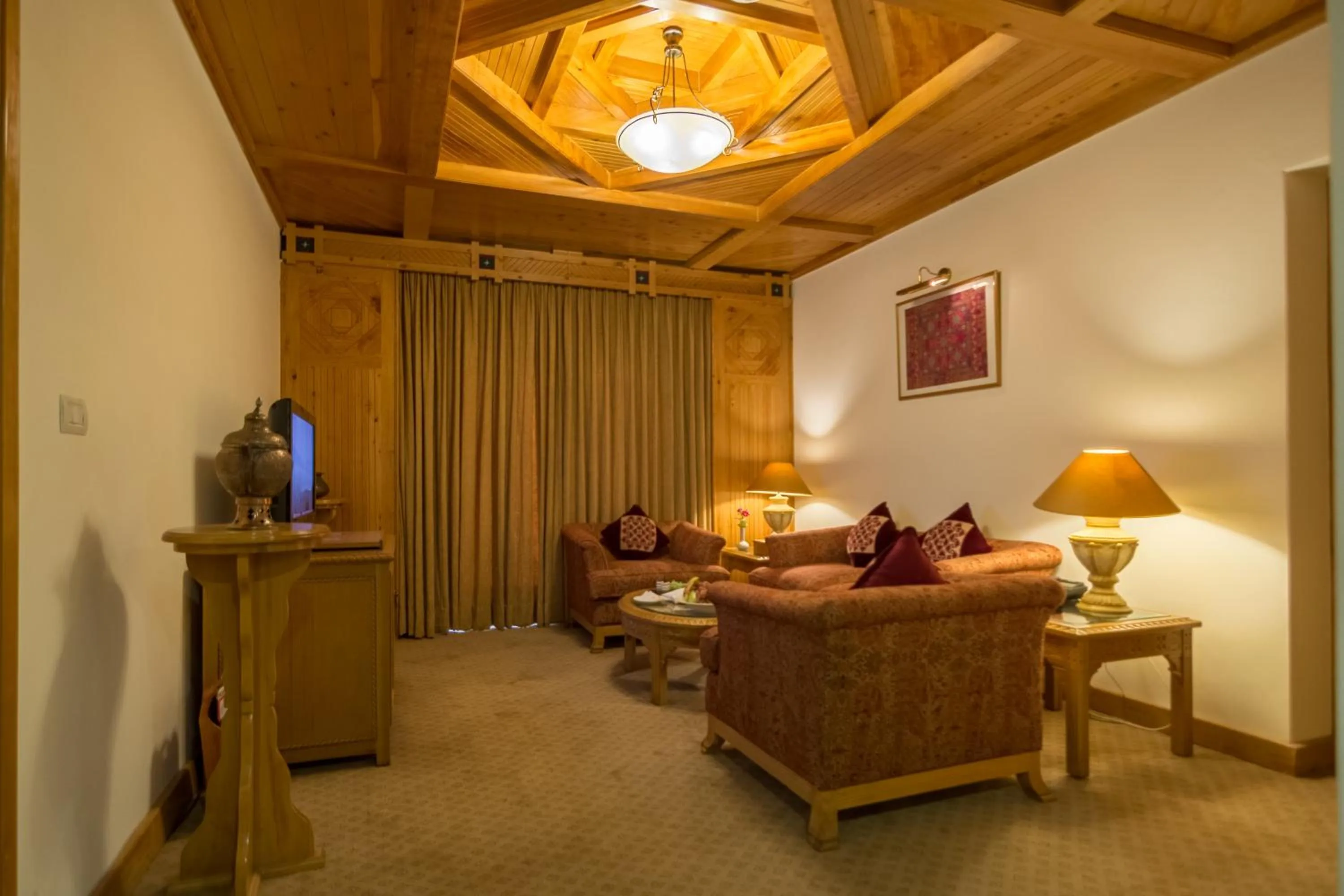 TV and multimedia in Gilgit Serena Hotel