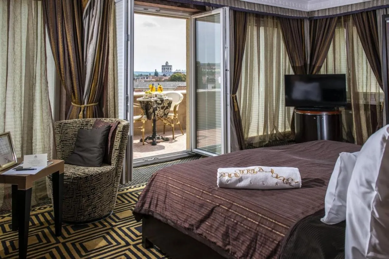 Bed in Erla Villa Boutique Hotel