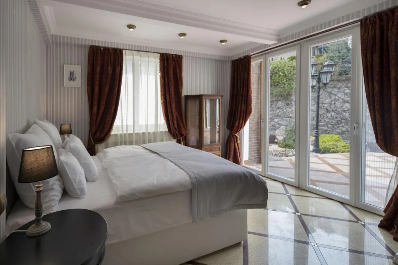 Bed in Erla Villa Boutique Hotel
