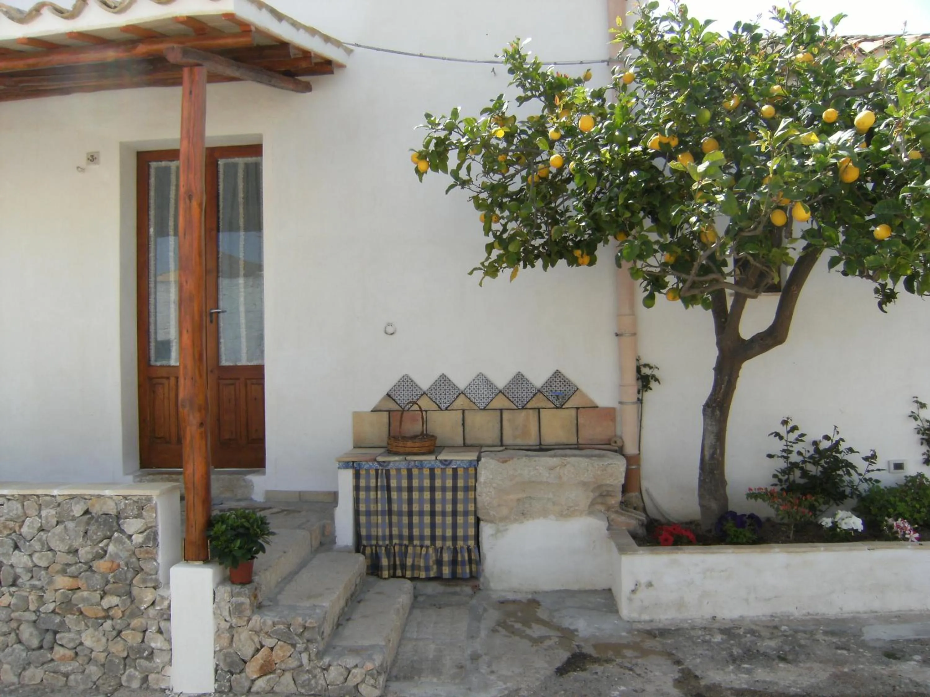 Facade/entrance in Baglio Trinacria